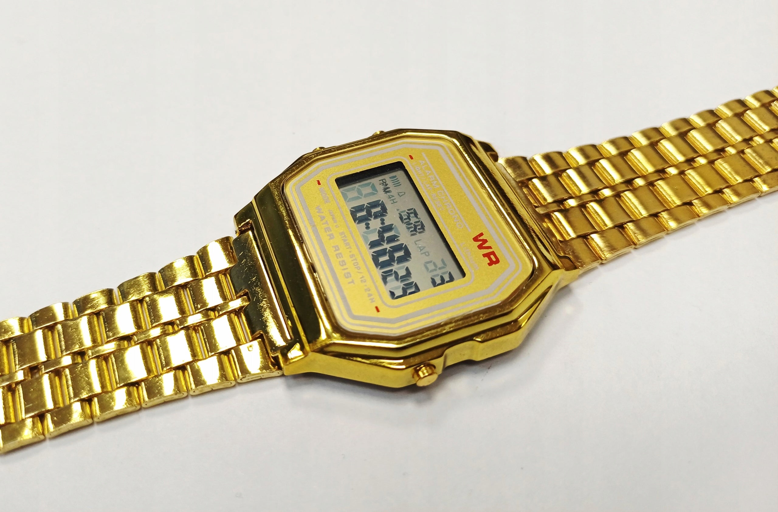 ELECTRONIC WATCH LCD GOLD - STOPWATCH, ALARM, RETRO STYLE Manufacturer code 00010