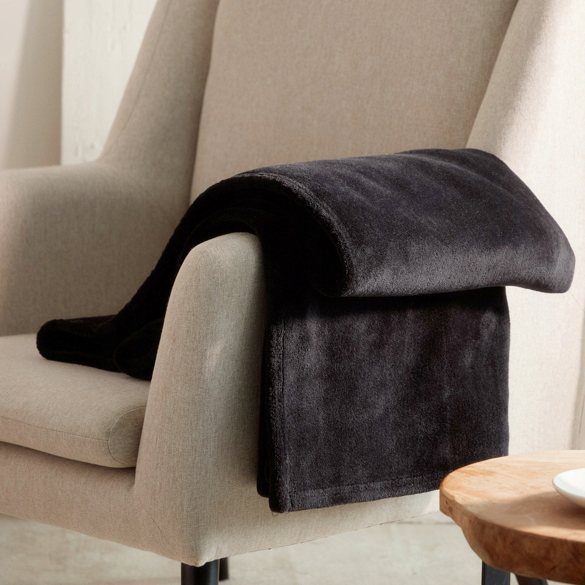 ELEGANT BLACK ROTE BLANKET 150x200 cm HOMLA Packaging status original