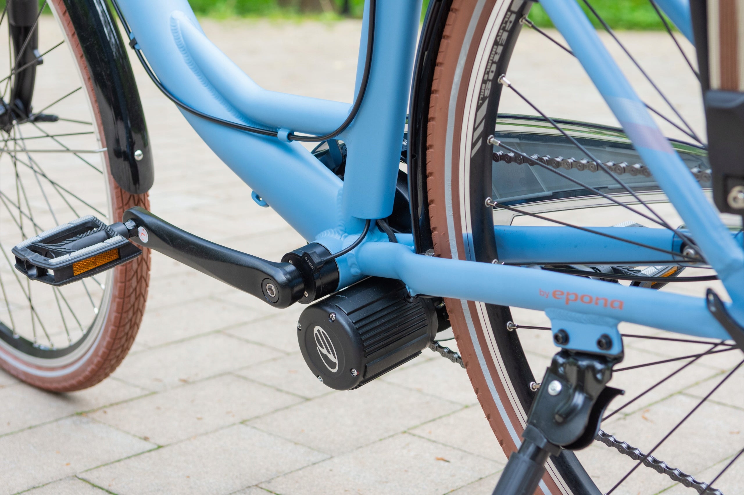 Electric Bike Women's Urban Alu 250 W Shimano LCD Mudguards Luggage Rack Frame material aluminum