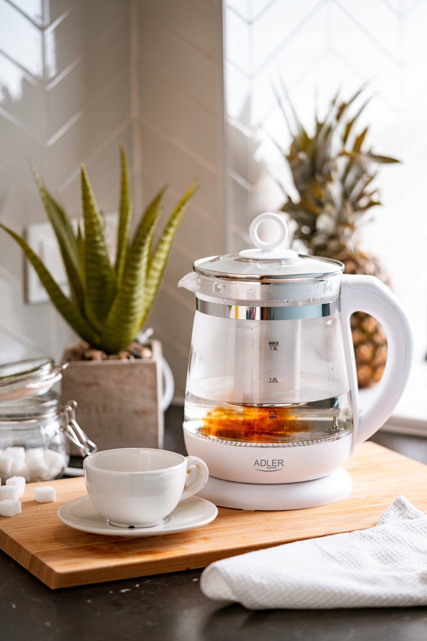 Electric Kettle Glass Temperature Control LED Infuser 1,5 L 2200W Dominant color white