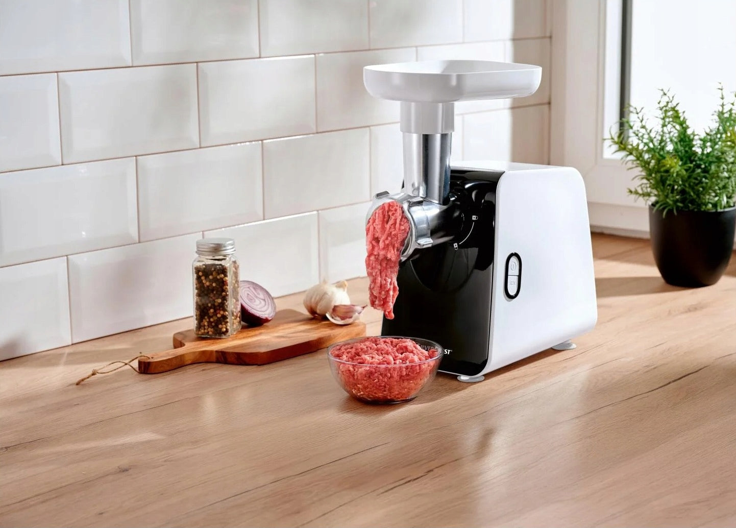 Electric Meat Grinder SilverCrest SFW 300 white 300W Dominant color white