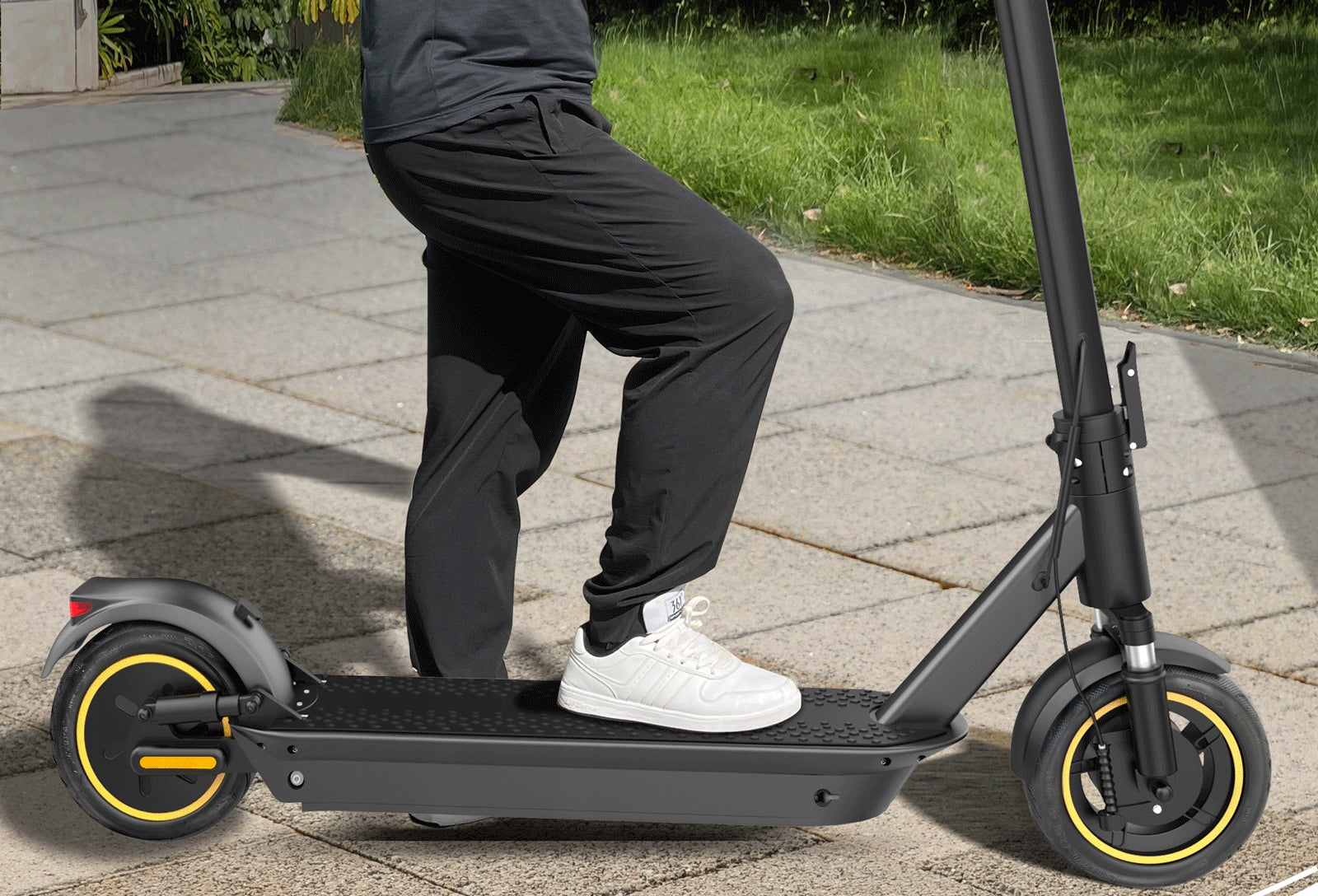 Electric Scooter Esmax 1000W 14.5Ah 45km 10cali APP Model Esmax 500W 14.5AH