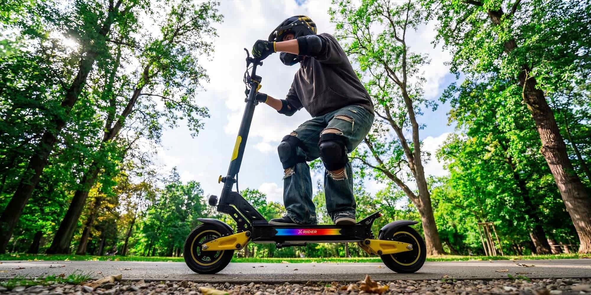 Electric Scooter XRIDER F10X 70km 1400W Shock Absorption 10" Black Tires tubeless pneumatic