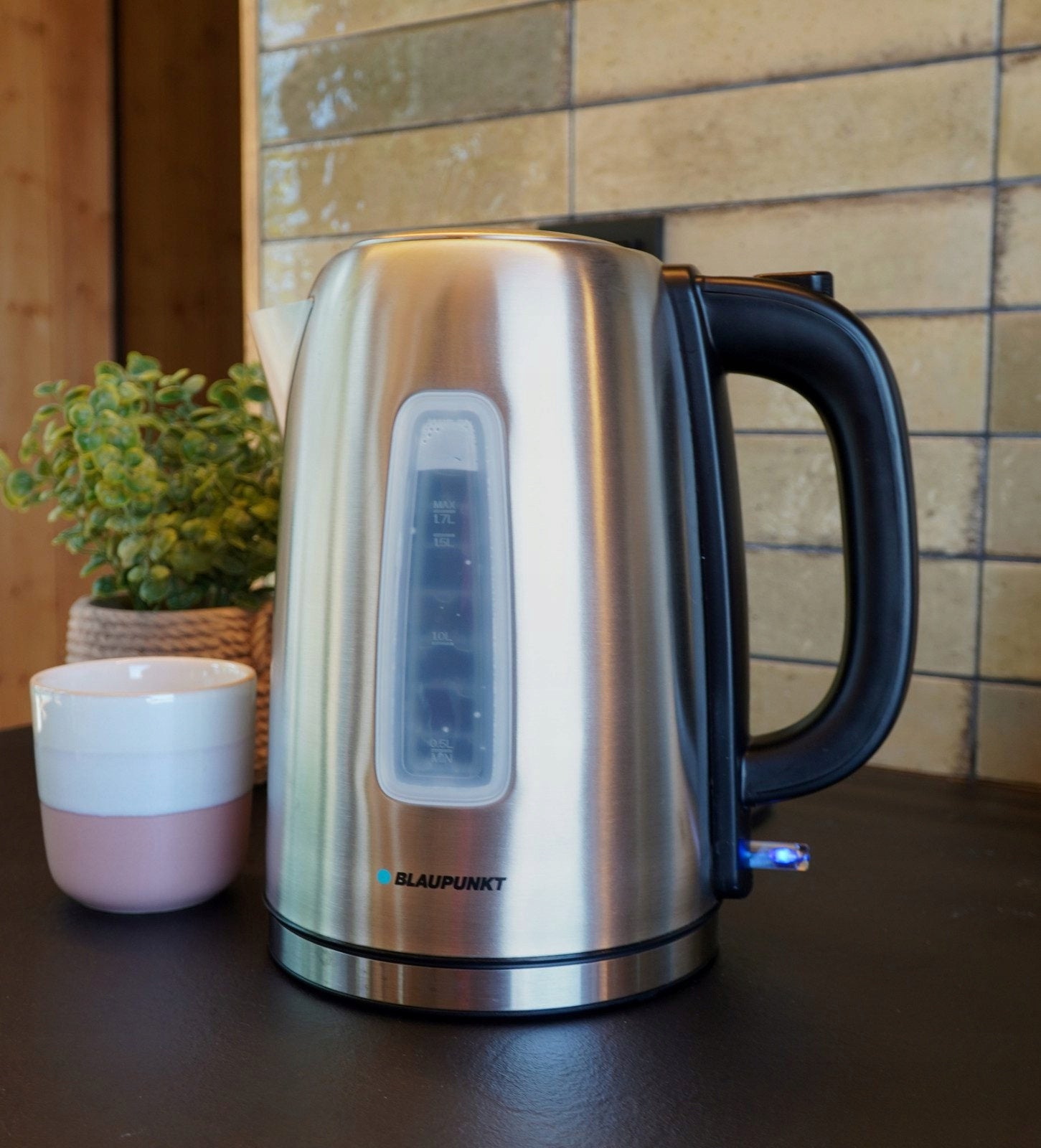 Electric kettle Blaupunkt EKS412 2200 W 1,7 l silver Power 2200 W