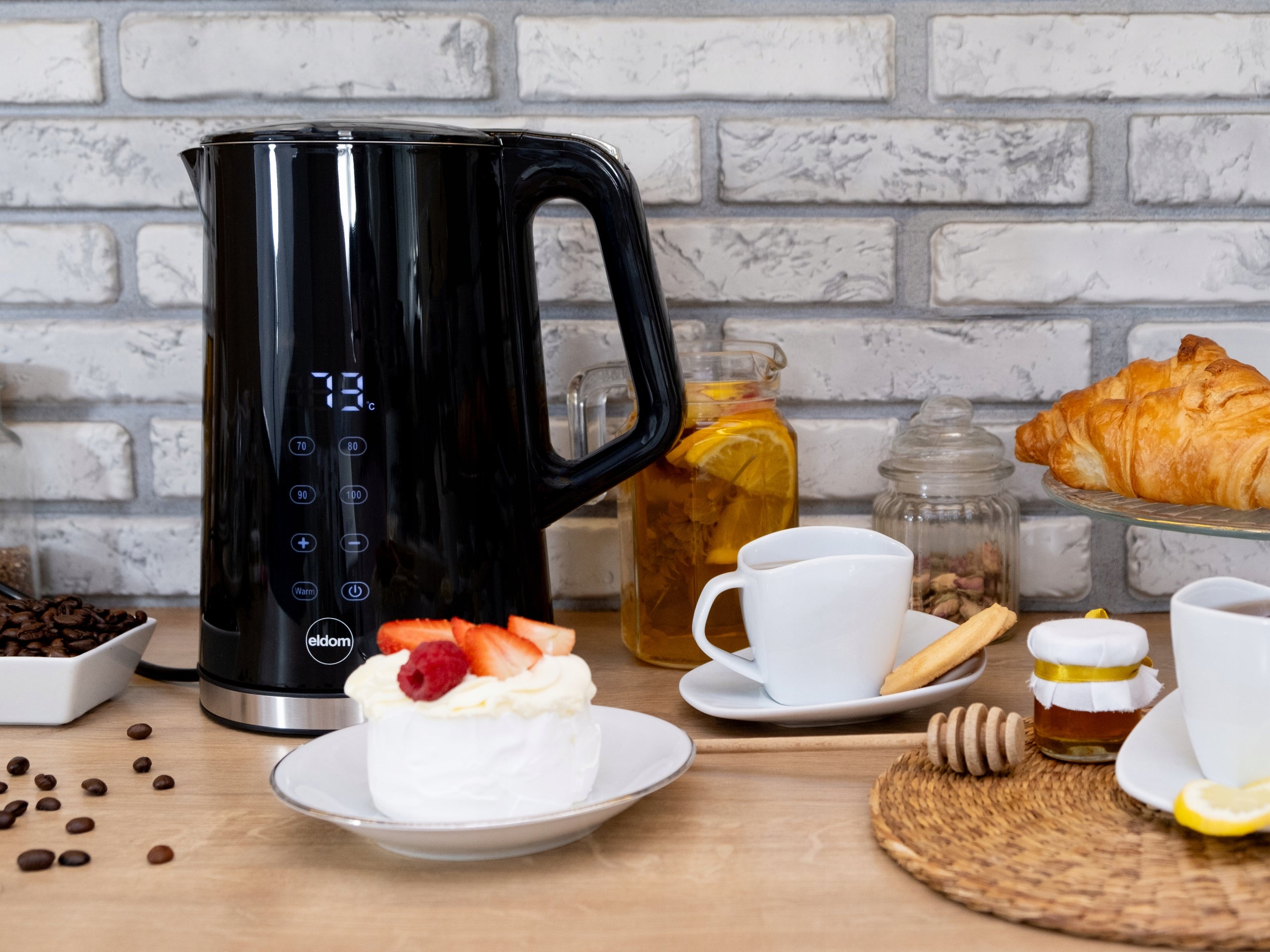 Electric kettle Eldom C540 2200 W 1,7 l black Model C540