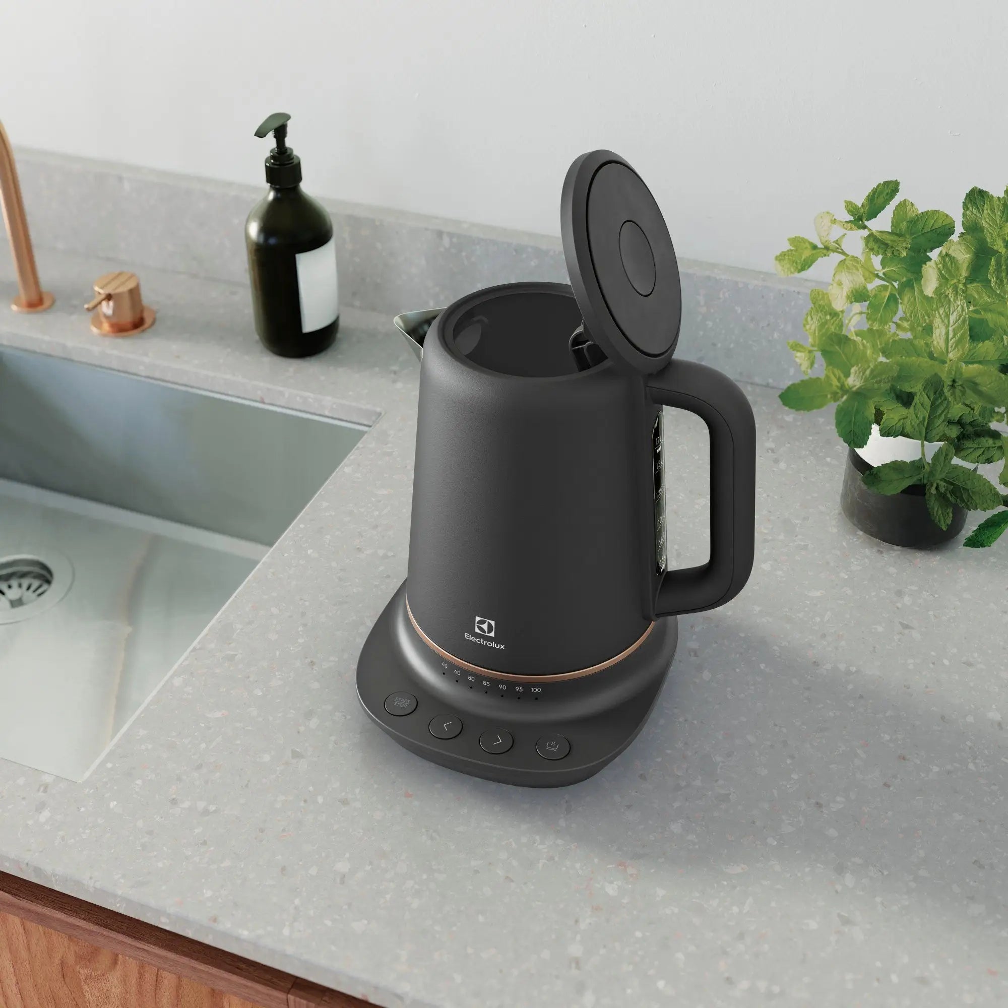 Electric kettle Electrolux Explore 7 E7K1-6BP 2400 W 1,7 l black Power 2400 W