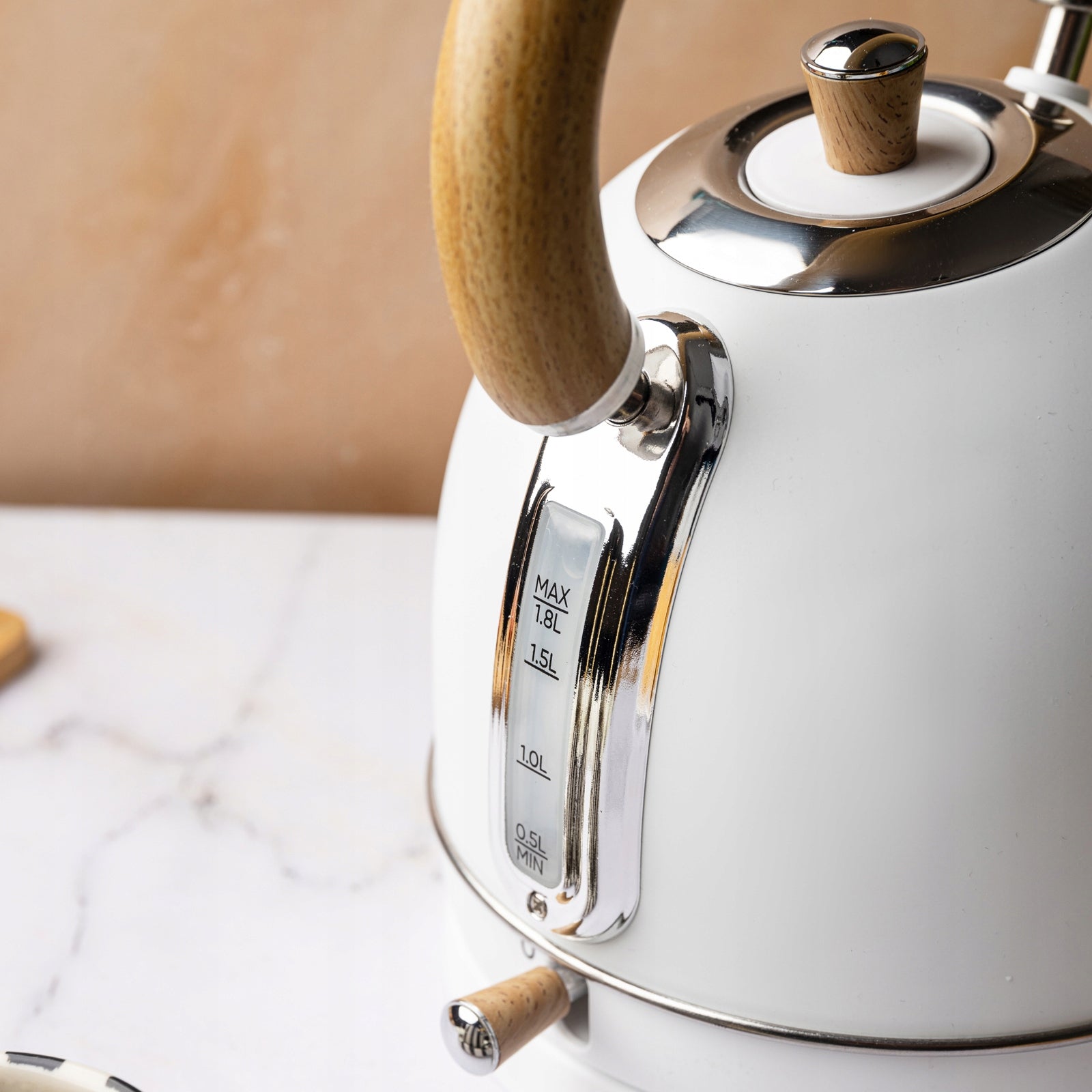 Electric kettle Klausberg KB 9007 2200 W 1,8 l white Dominant color white