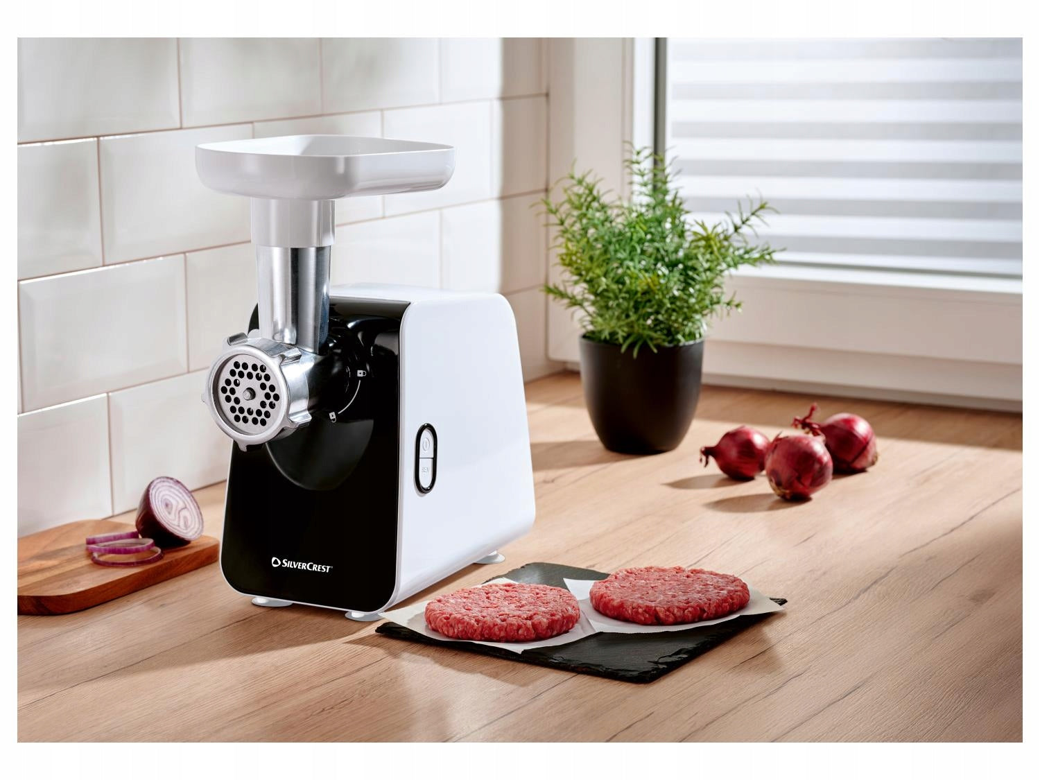 Electric meat grinder 300W SILVERCREST SFW 300 B1 Dominant color white