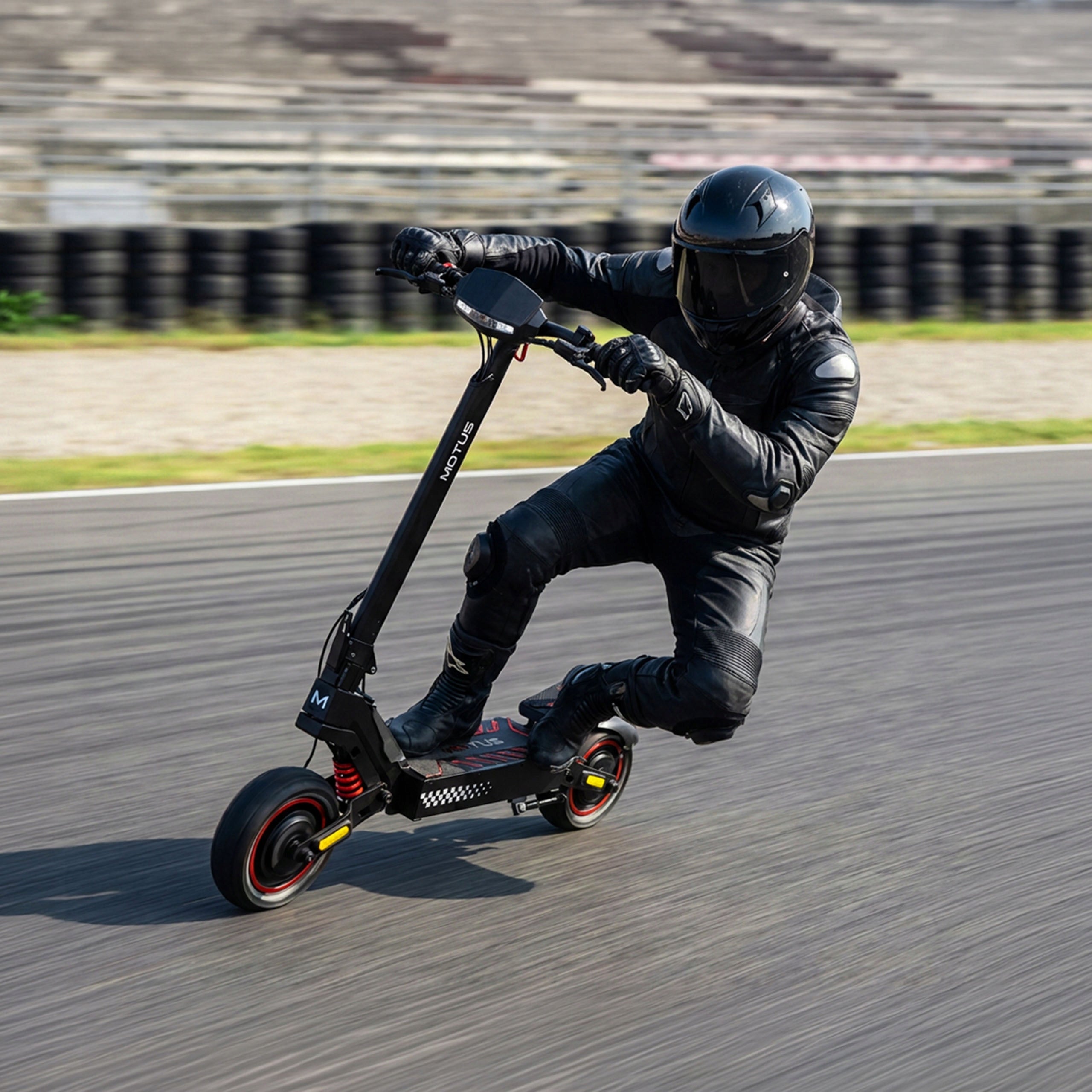 Electric scooter Motus Daytona 10 Max range 100km dusk sensors Engine power 2000 W