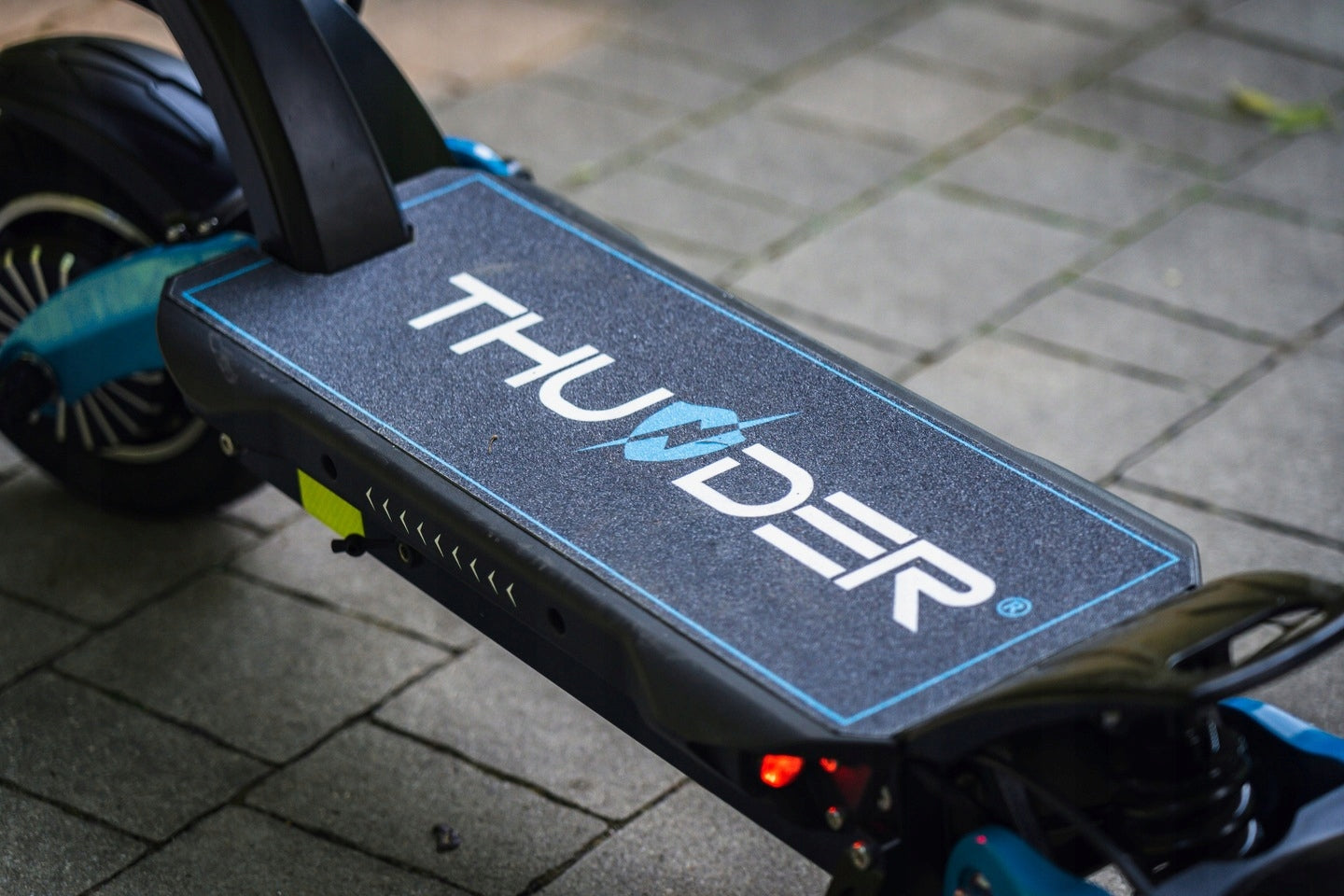 Electric scooter folding THUNDER FLUX 1000W 48V 18Ah range 50km pro Brand Thunder