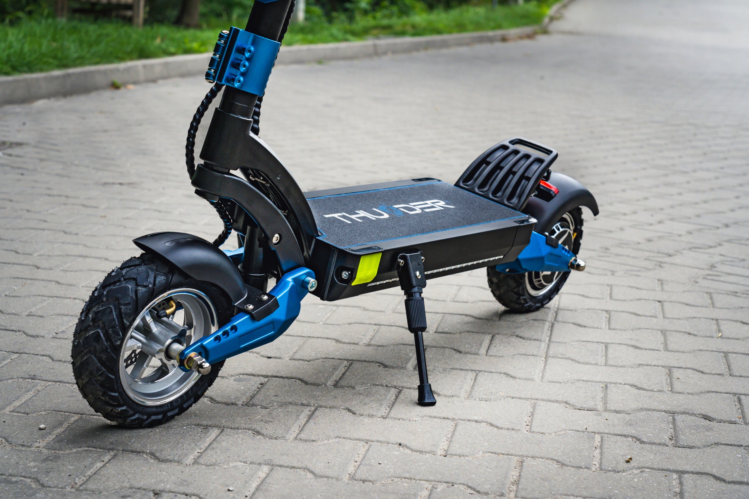 Electric scooter folding THUNDER ZEST 1600W 52V 14Ah range 40km PRO Engine power 1600 W