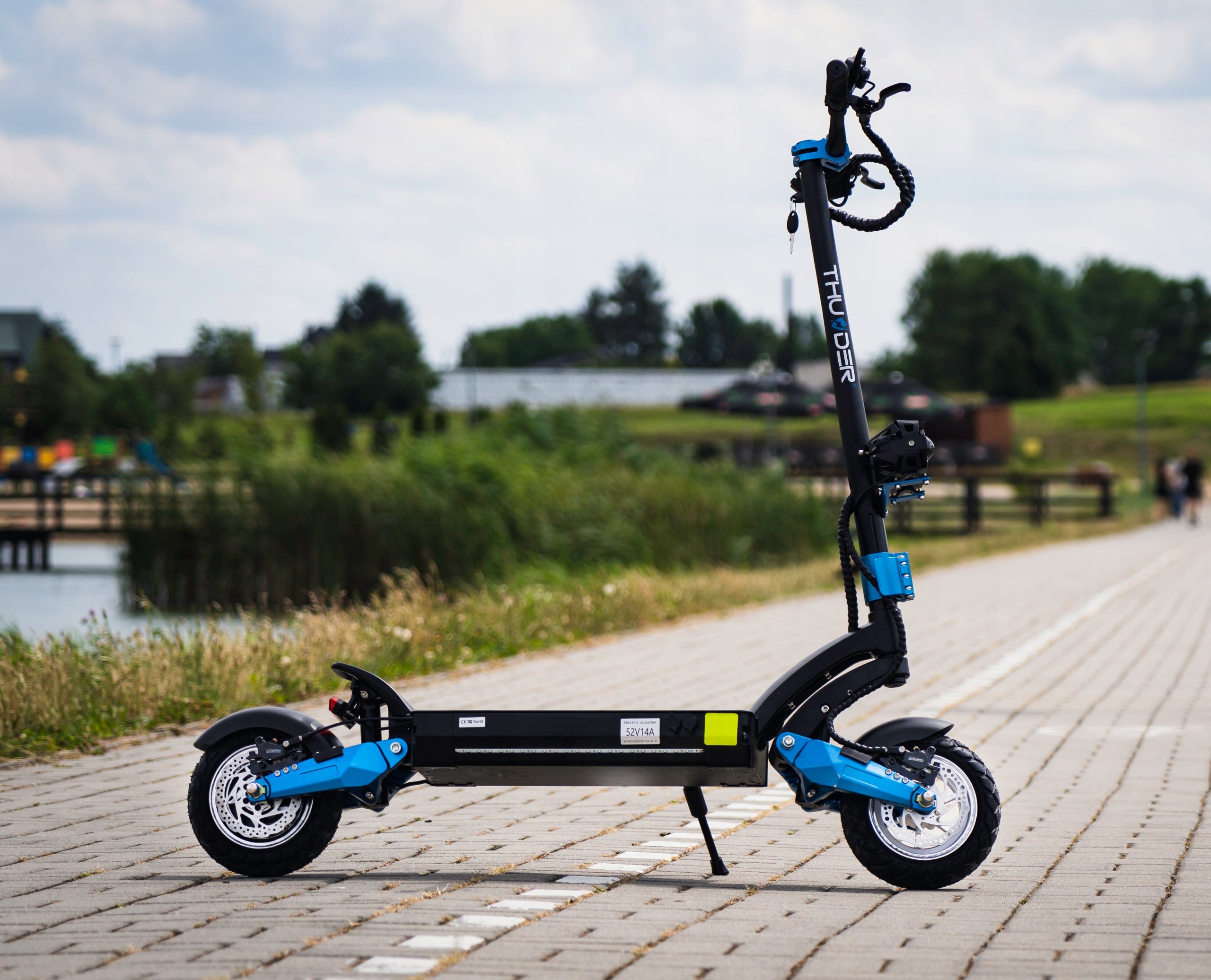 Electric scooter folding THUNDER ZEST 1600W 52V 14Ah range 40km PRO Maximum speed 20 km/h