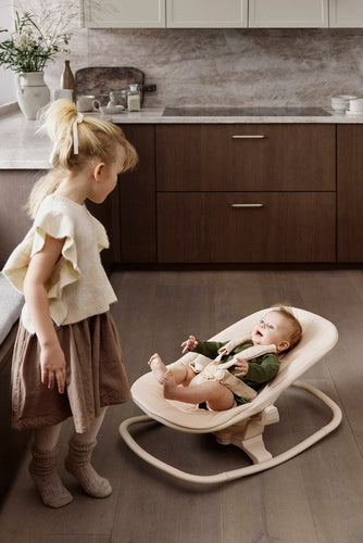 Elodie Details - Newborn Seat GRACE Couch Base, Powder Pink Batteries included no
