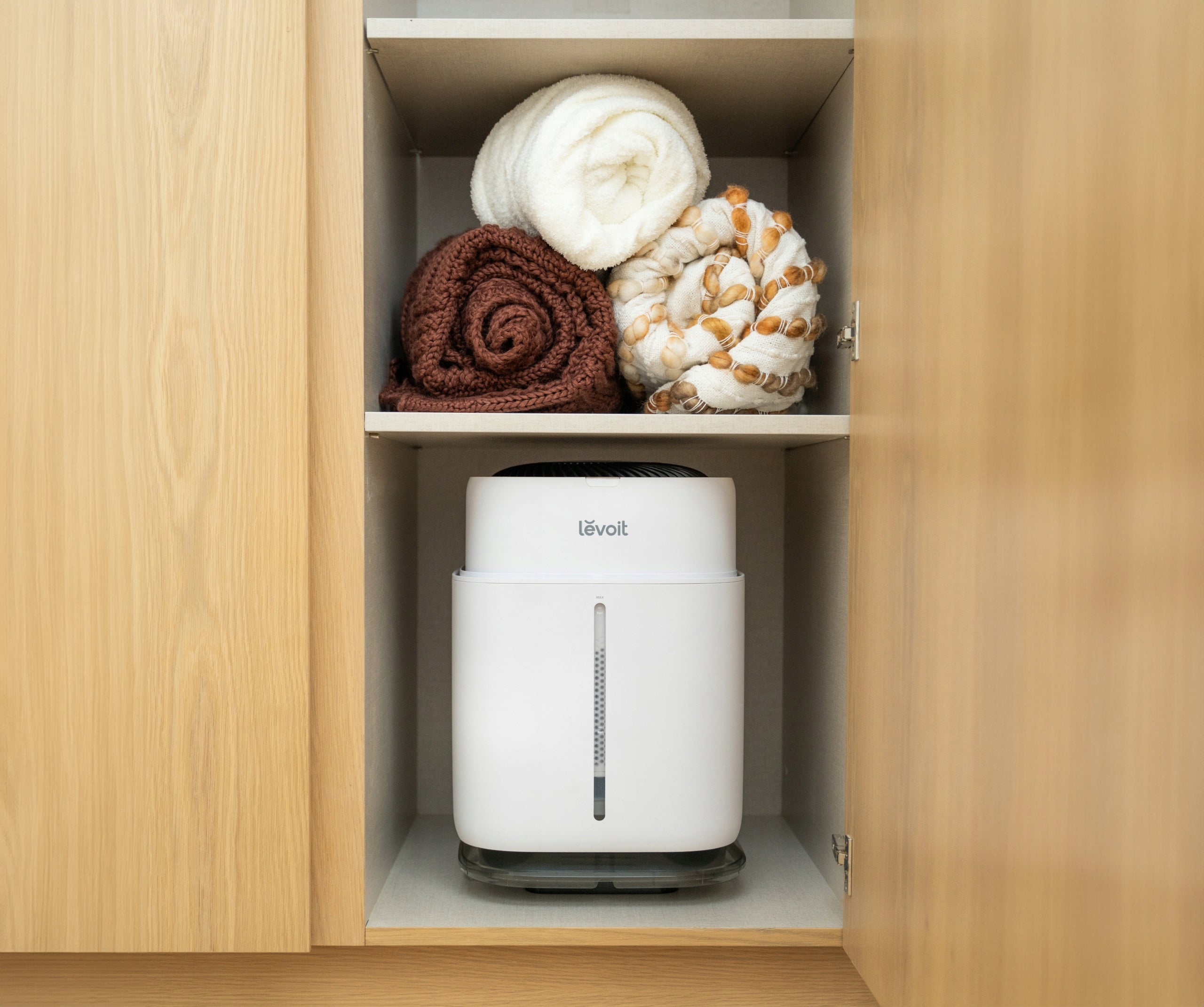 Evaporative air humidifier Levoit Superior 6000S natural humidification Dominant color white