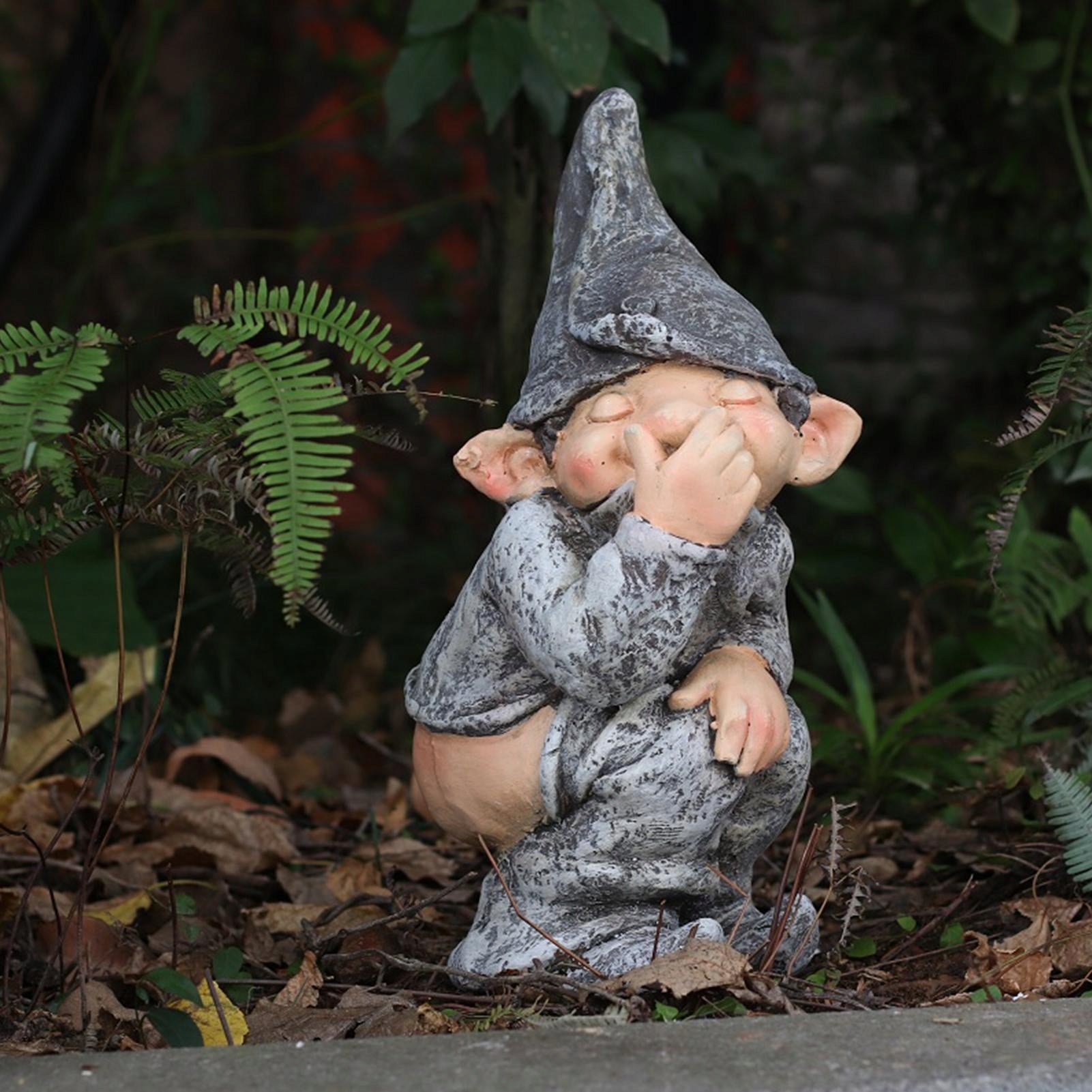 FIGURINE ORNAMENT GNOME POOPING Manufacturer no brand