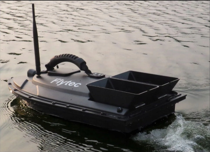 FLYTEC PRO BAIT BOAT LATEST CONTROLLER!!! Weight 4000 g