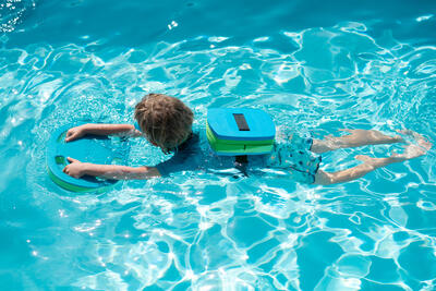FOAM SWIMMING BOARD FOR CHILDREN FROM 15 TO 30 KG Model LATO