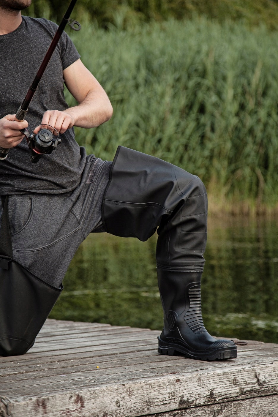 Fishing Waterers Short Black Plavitex Pros PL Type with shoes