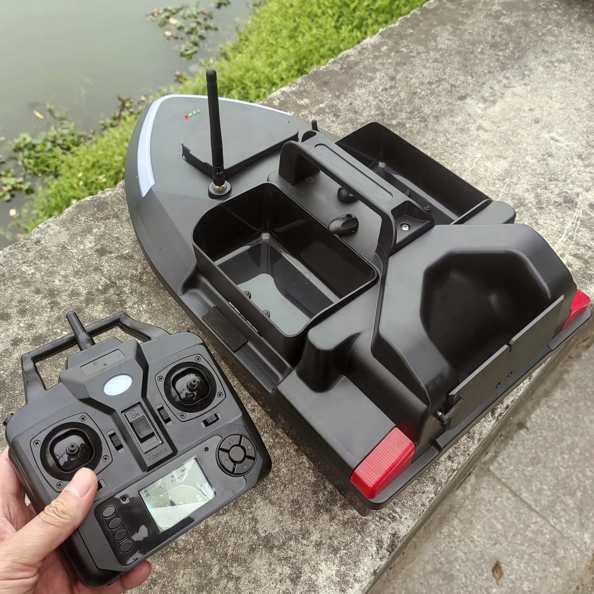 Flytec V020 Remote Controlled GPS 3 Feeders 500m Fishing Boat Weight 1000 g