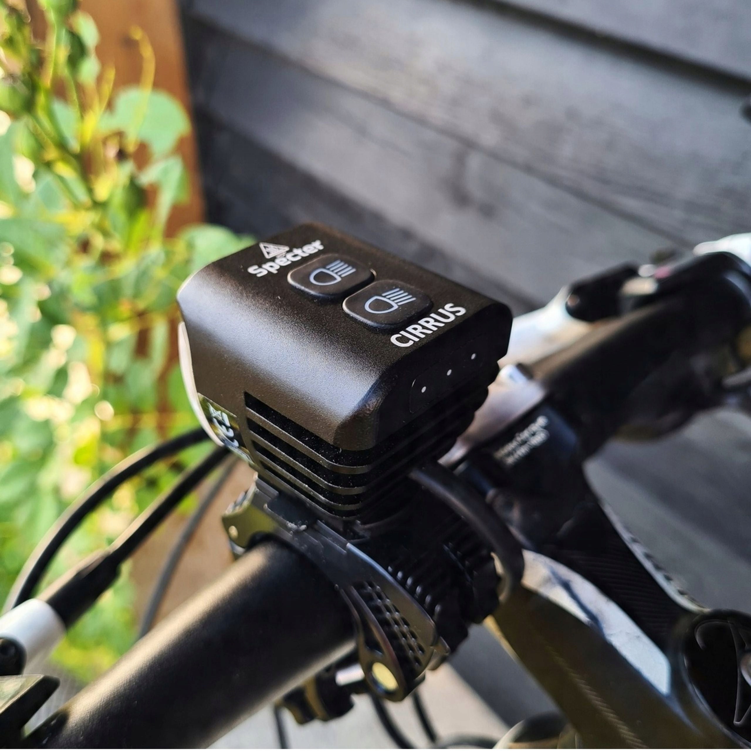Front Bike Light with Powerbank Function SPECTER Cirrus 2000LM USB Packaging status original