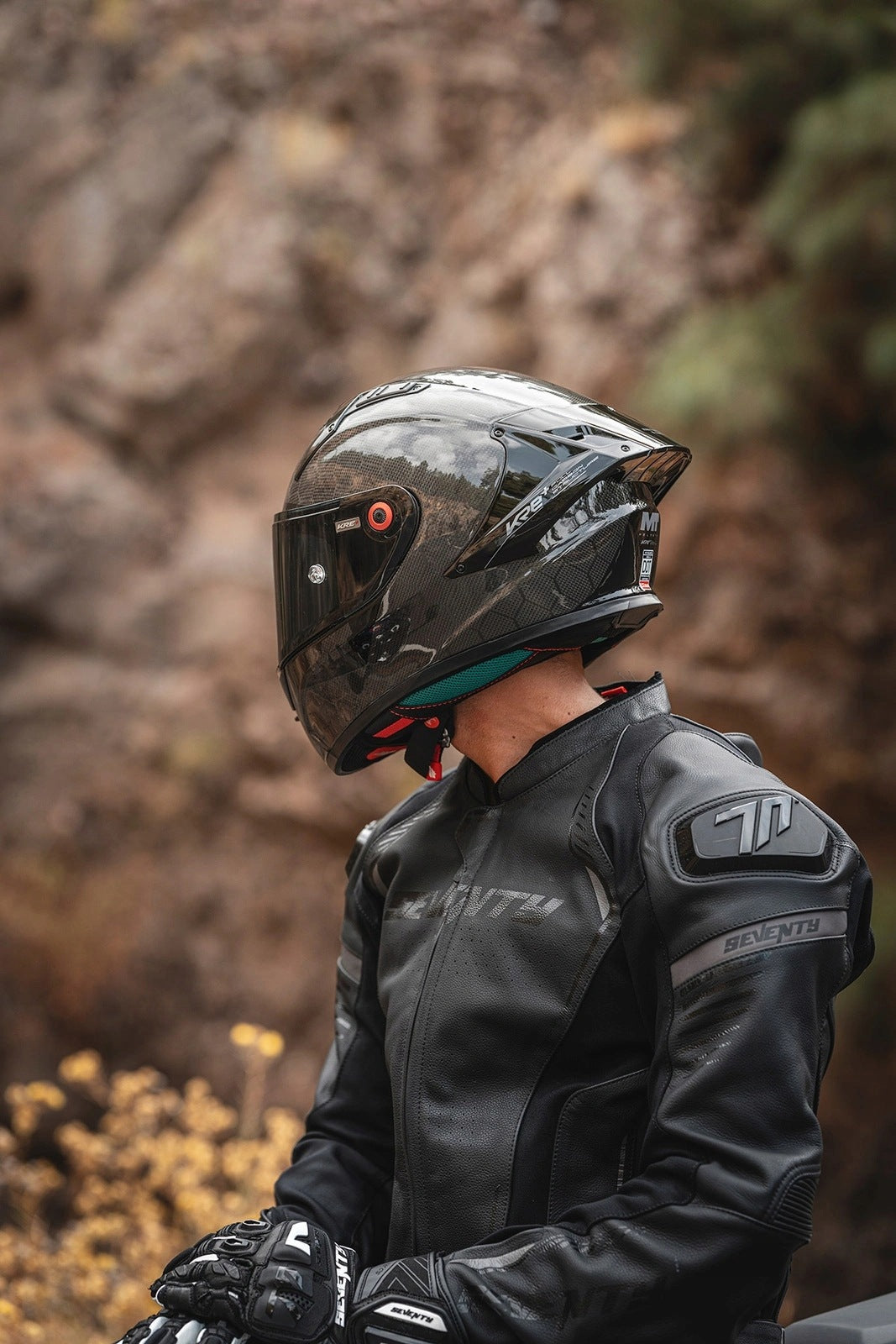 Full motorcycle helmet MT KRE+ S PURE GLOSS CARBON/BLACK FREEBIES + PINLOCK Manufacturer's catalog number 135100PA1105