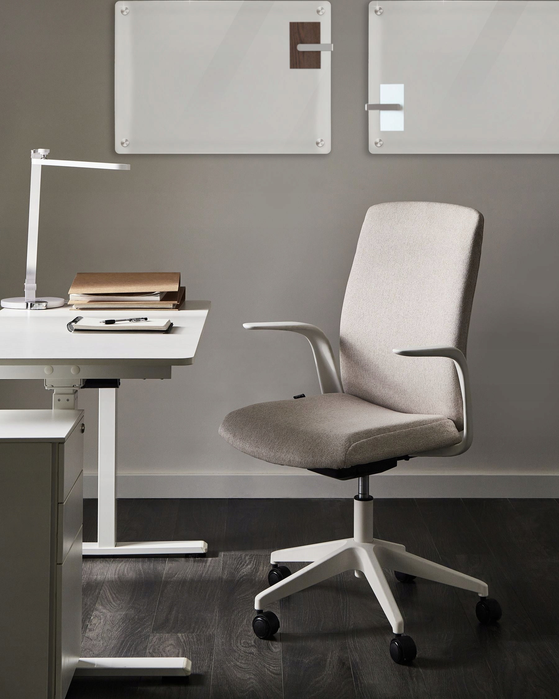 Functional office chair beige Packaging status original