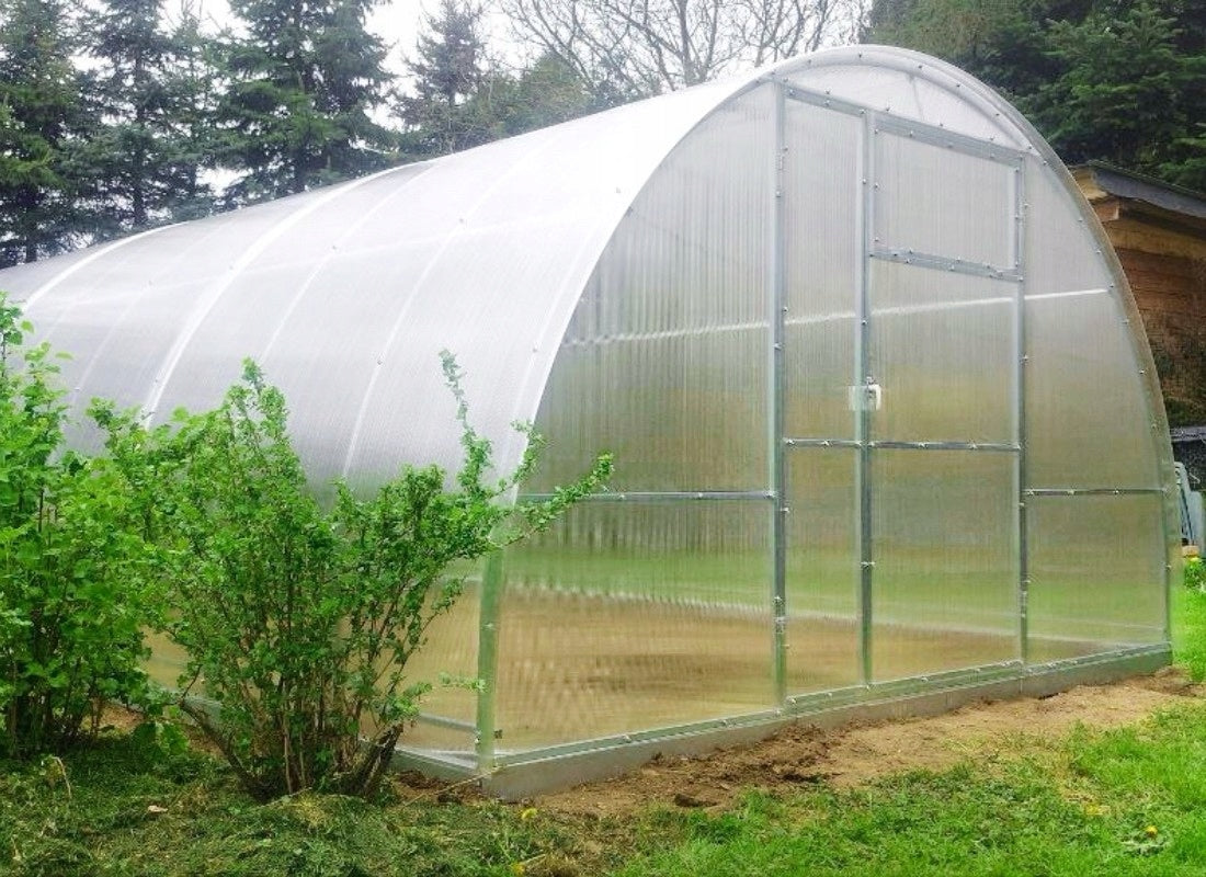 GREENHOUSE MADE OF POLYCARBONATE 6mm 3,5x8 m ZINC 40x20mm Product height 200 cm