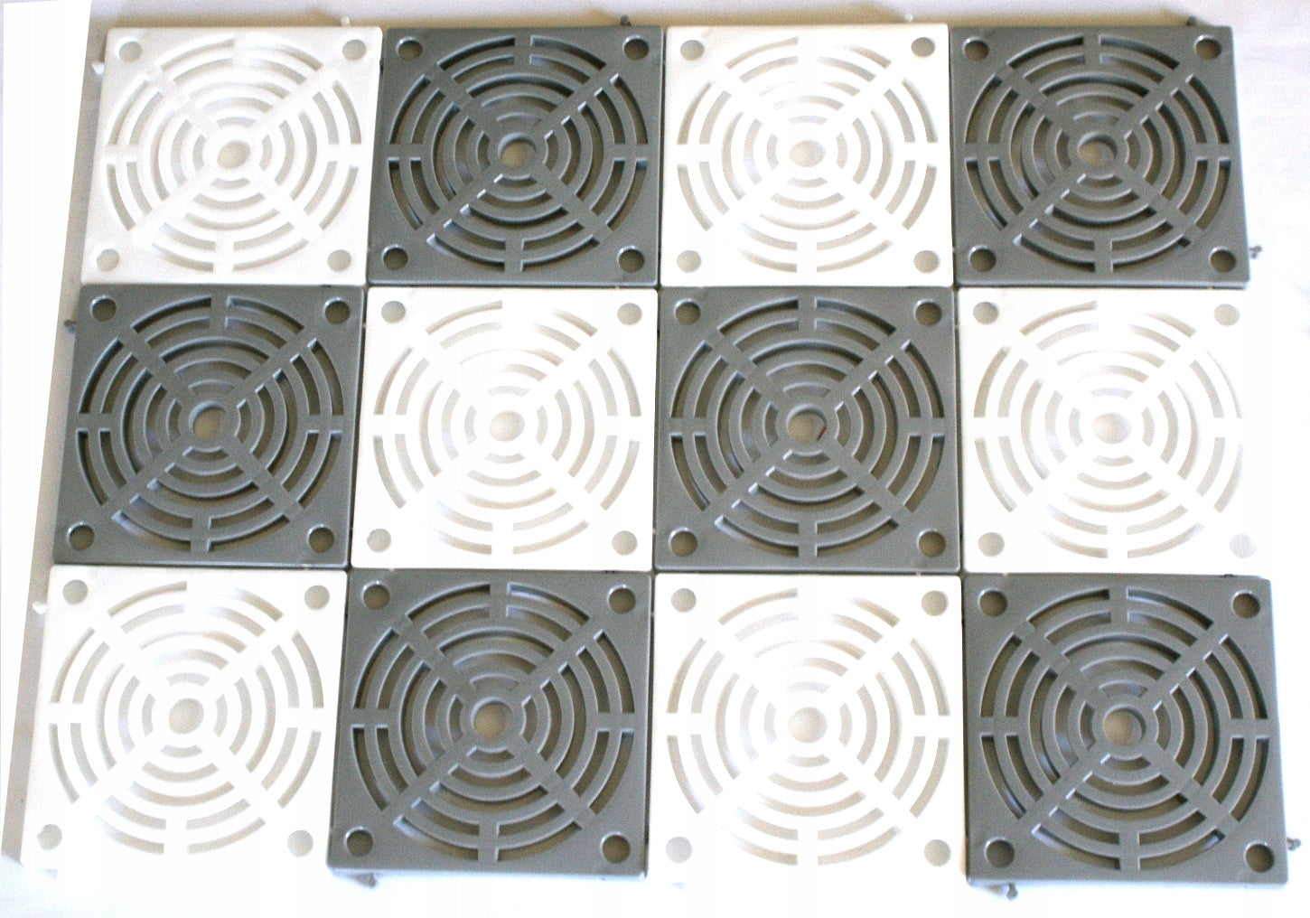 GRID BATHROOM MAT, gray and white, foldable