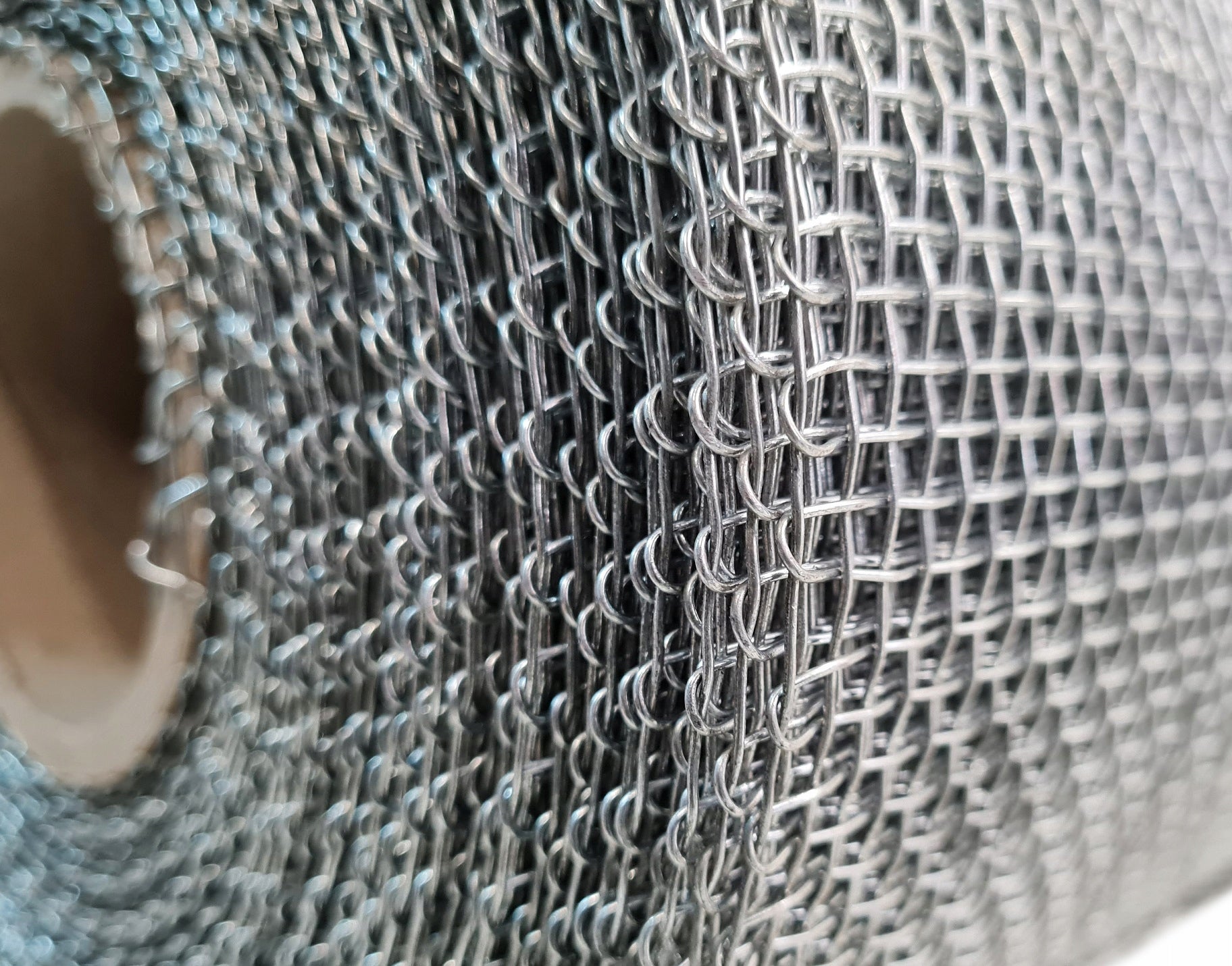 Galvanized woven mesh against rodent pests eyelet 4mm wire 1mm