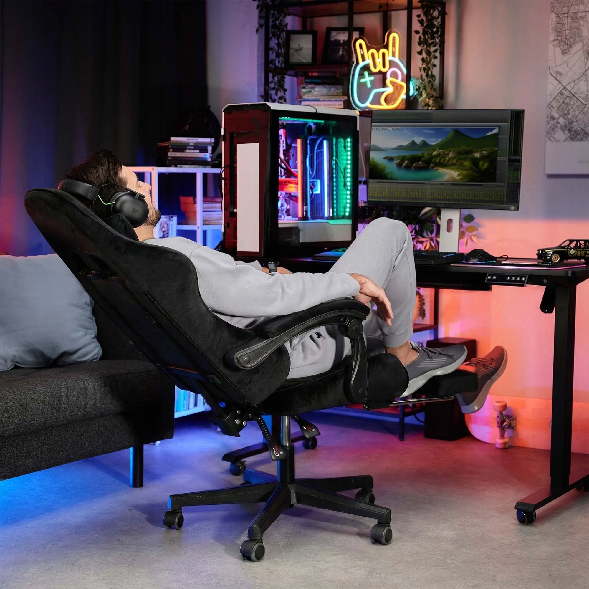 Gaming Chair Office Swivel Chair with Footrest For Office Ergonomic Furniture height 127 cm