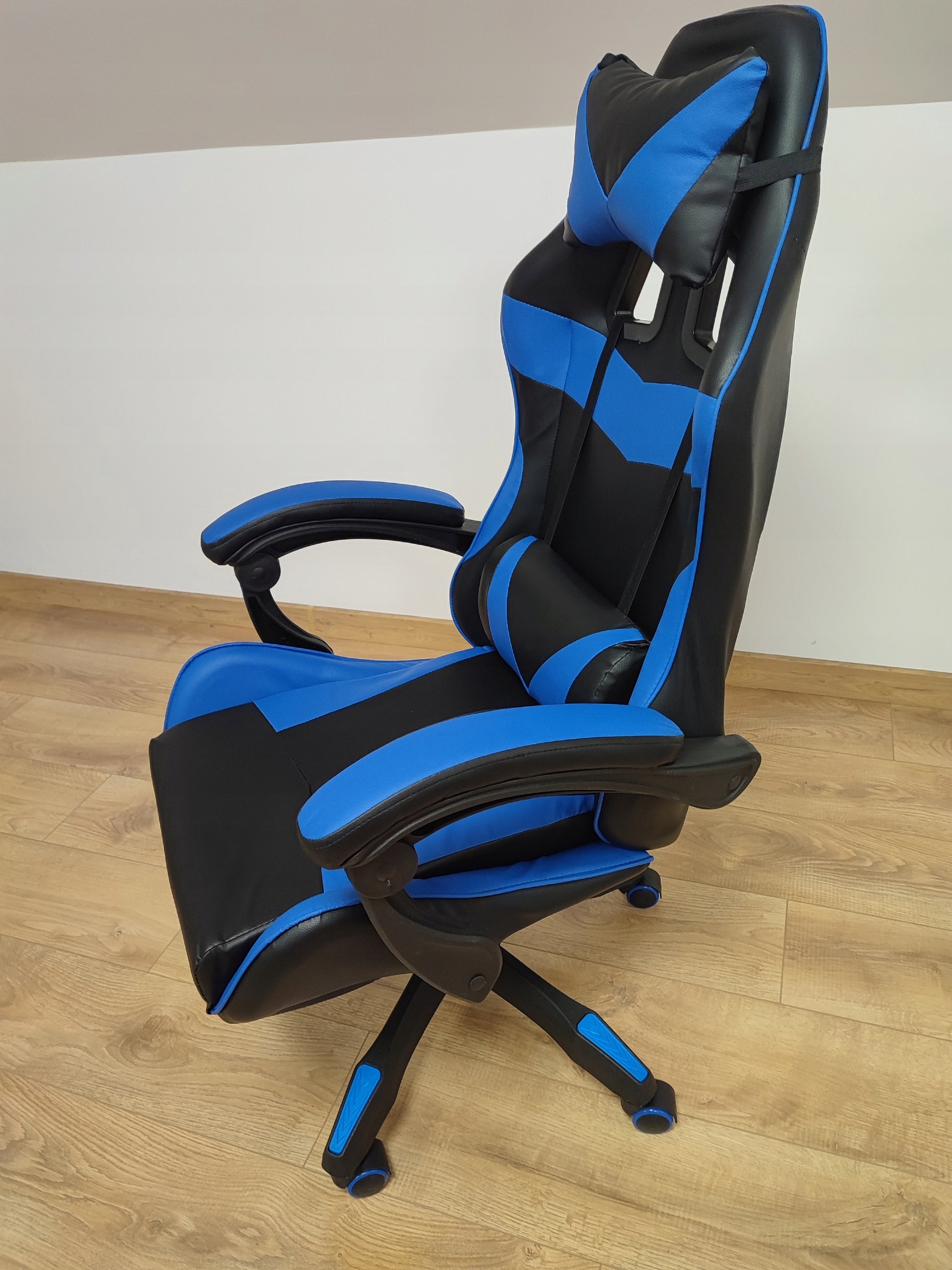 Gaming chair Plusgum TS-046A faux leather black-blue Maximum seat height 53 cm