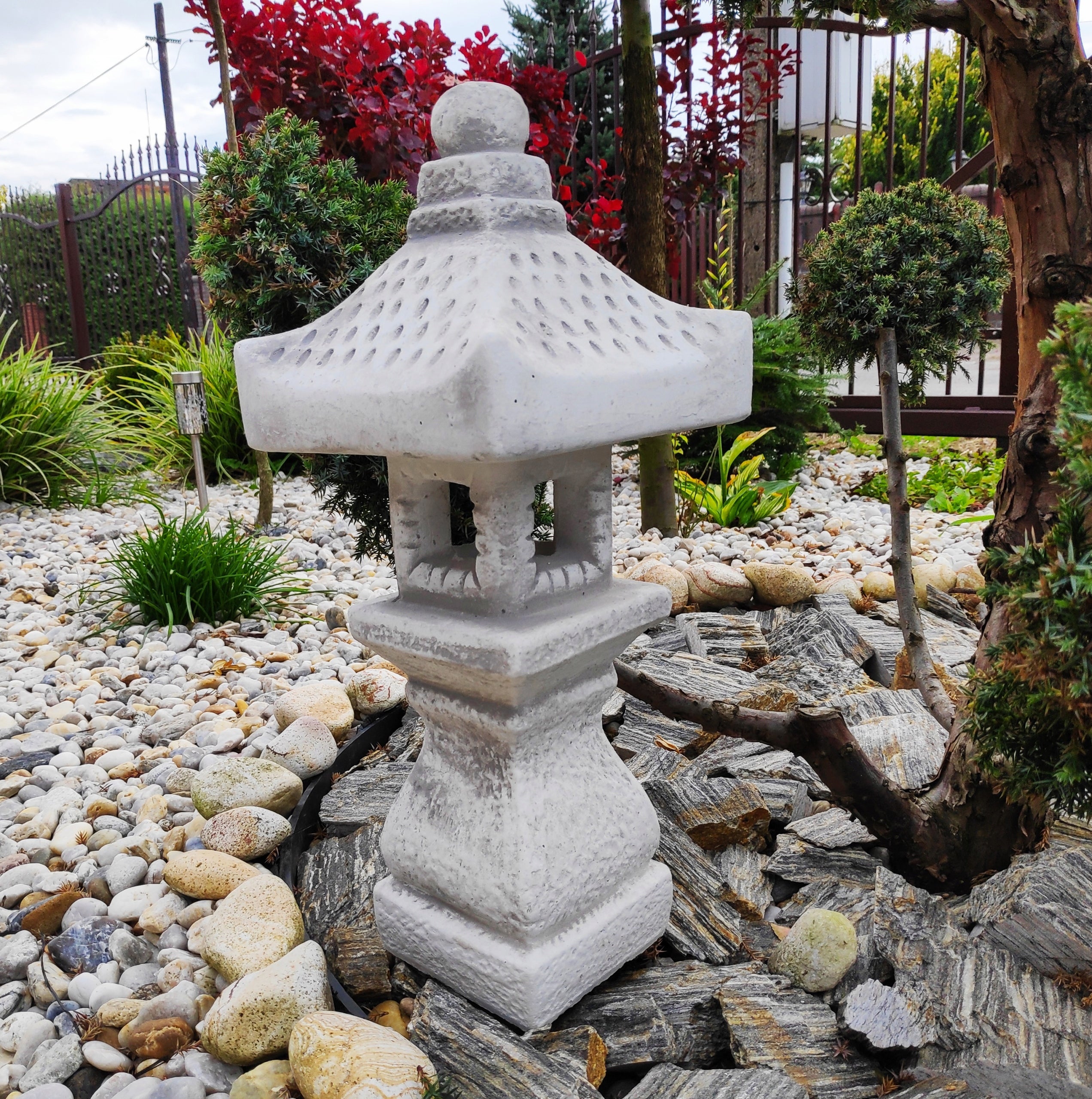 Garden Lantern Pagoda Japanese Style "TACHI-GATA-OKI" Concrete