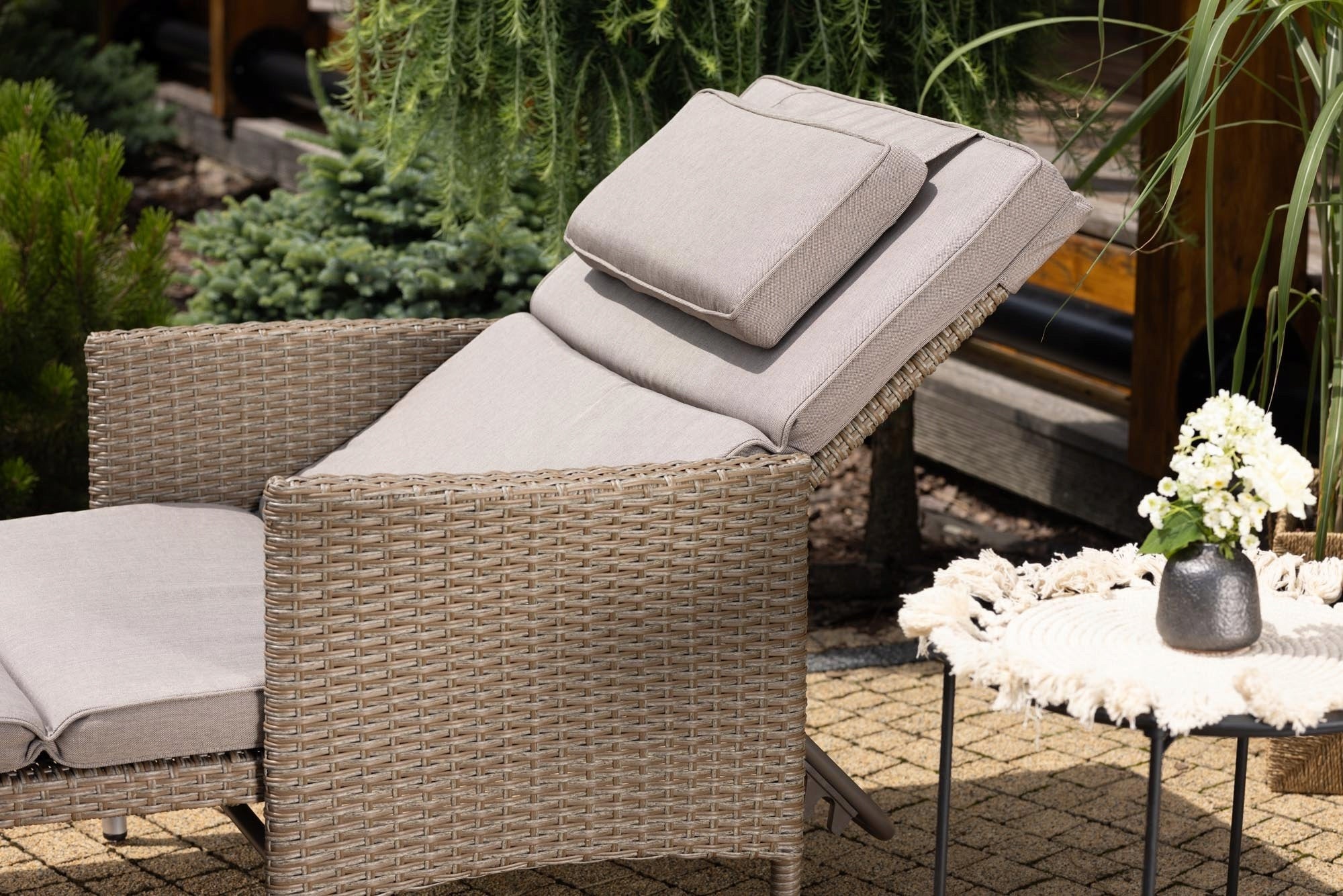 Garden Lounger Adjustable Armchair Adjustable Couch Terrace Balcony Cushion Color beige