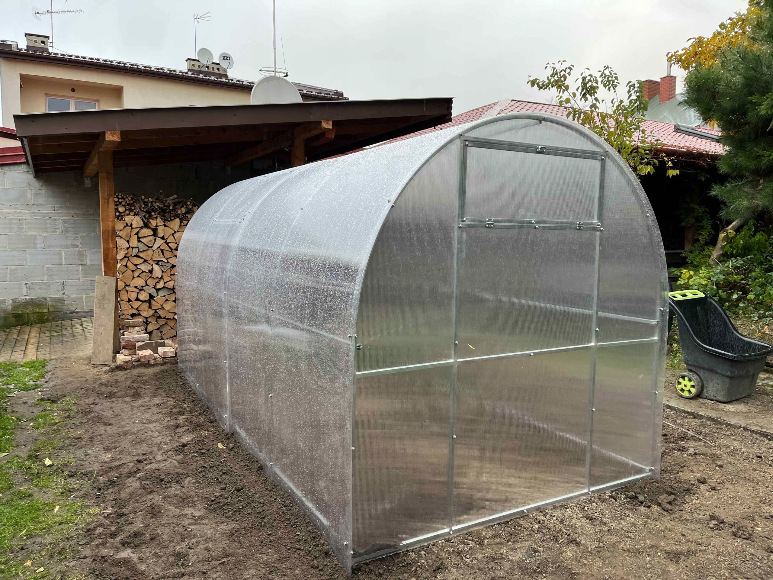Greenhouse polycarbonate garden tunnel 2,4x4 m 4mm profiles 20x20 Width 2.5 m