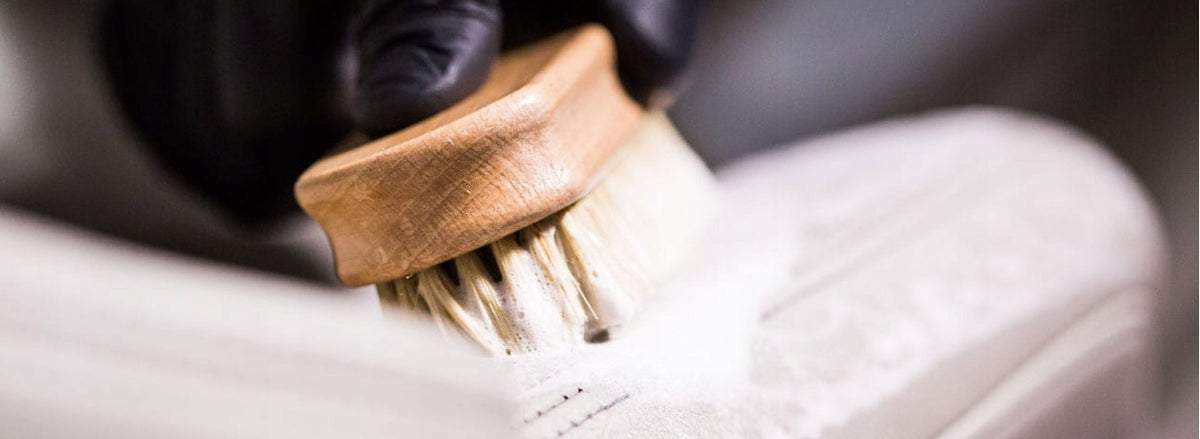 Gyeon Q2M Leather Set STRONG Set Care for heavily soiled skin Manufacturer Gyeon