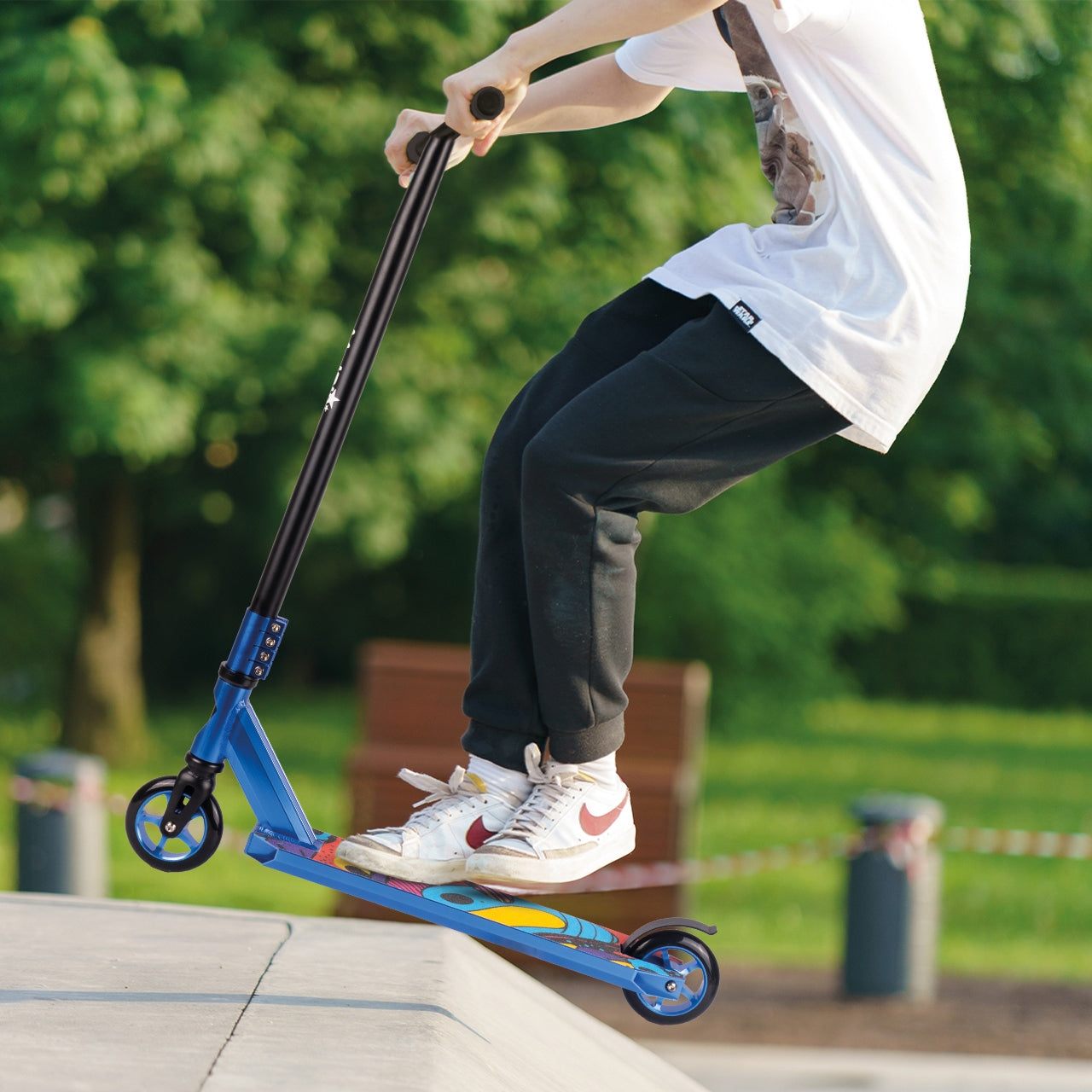 HIGH-PERFORMANCE SCOOTER T-BAR FOR STREET TRICKS HEIGHT 84CM DURABLE ABEC-9 Color black pink