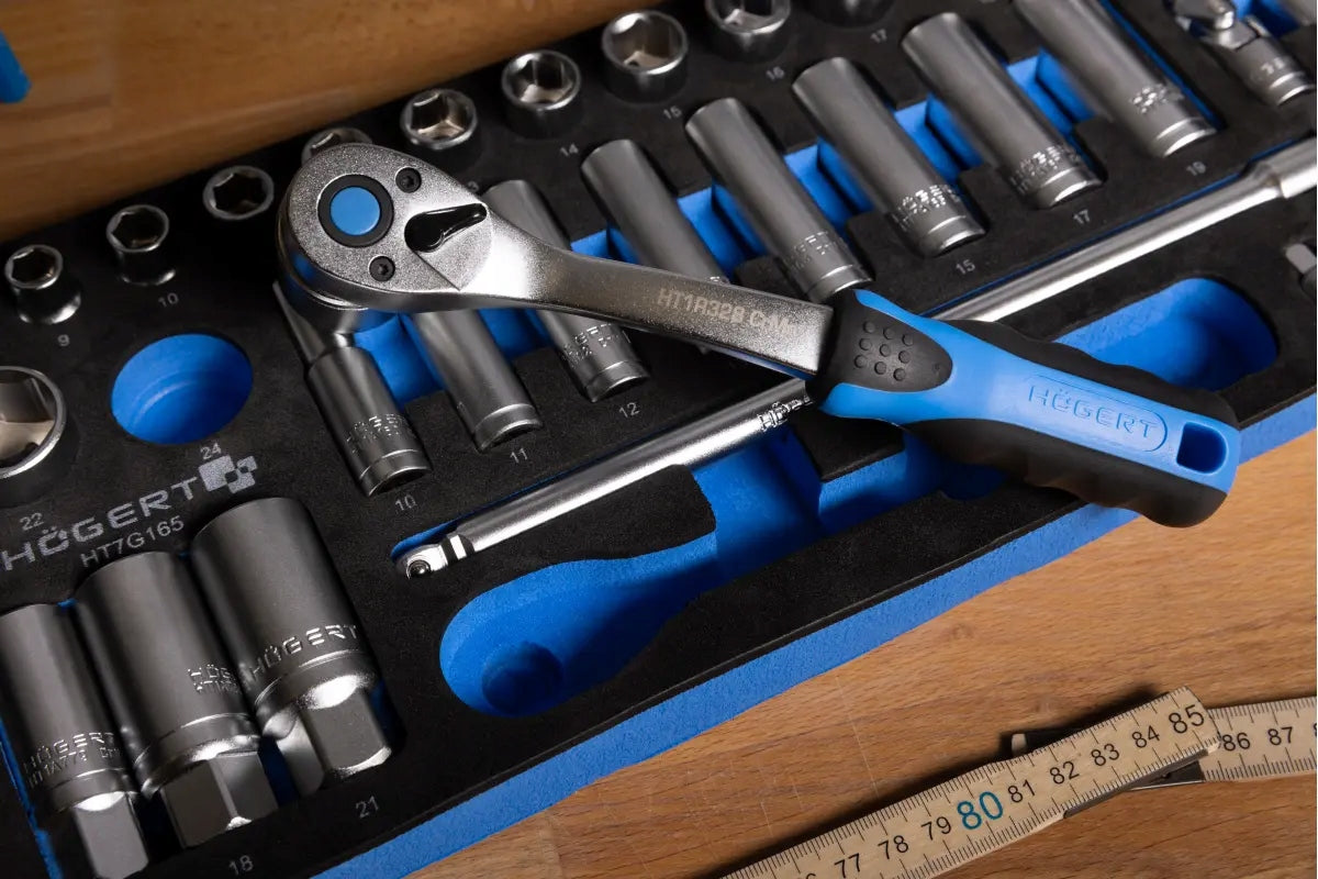 HOGERT HT7G165 RATCHET TOOL SET 3/8'' 33 PIECES CABINET INSERT Number of items in the set 33