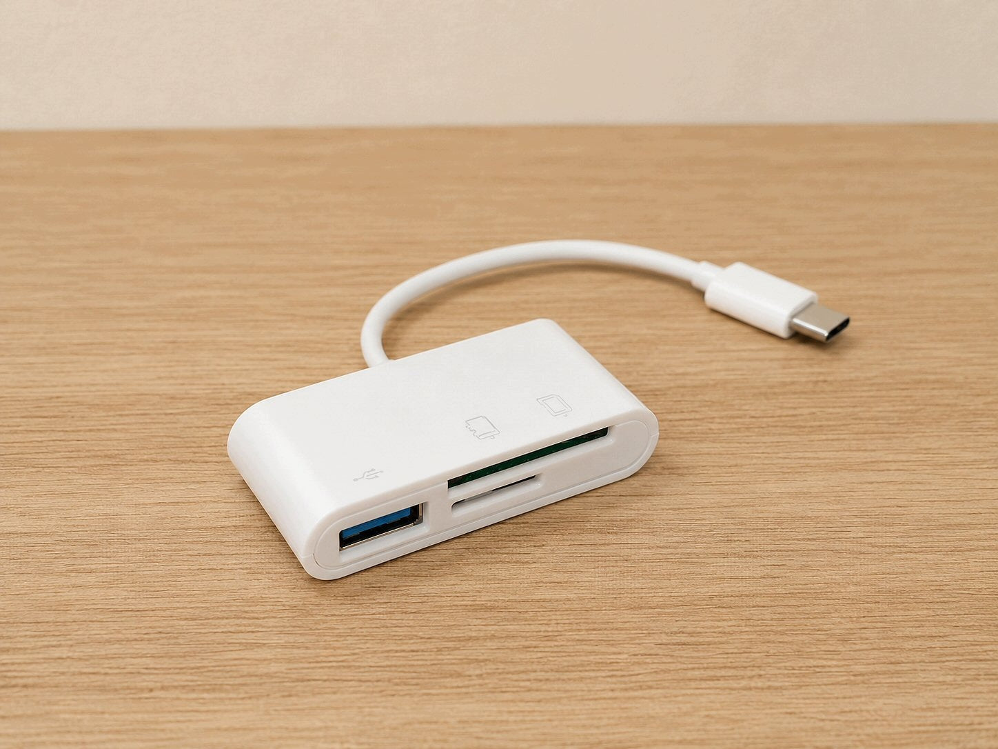 HOVEYO czytnik kart na USB-C + hub USB 3-in-1: SD / microSD / USB-A (3.0) Kind universal