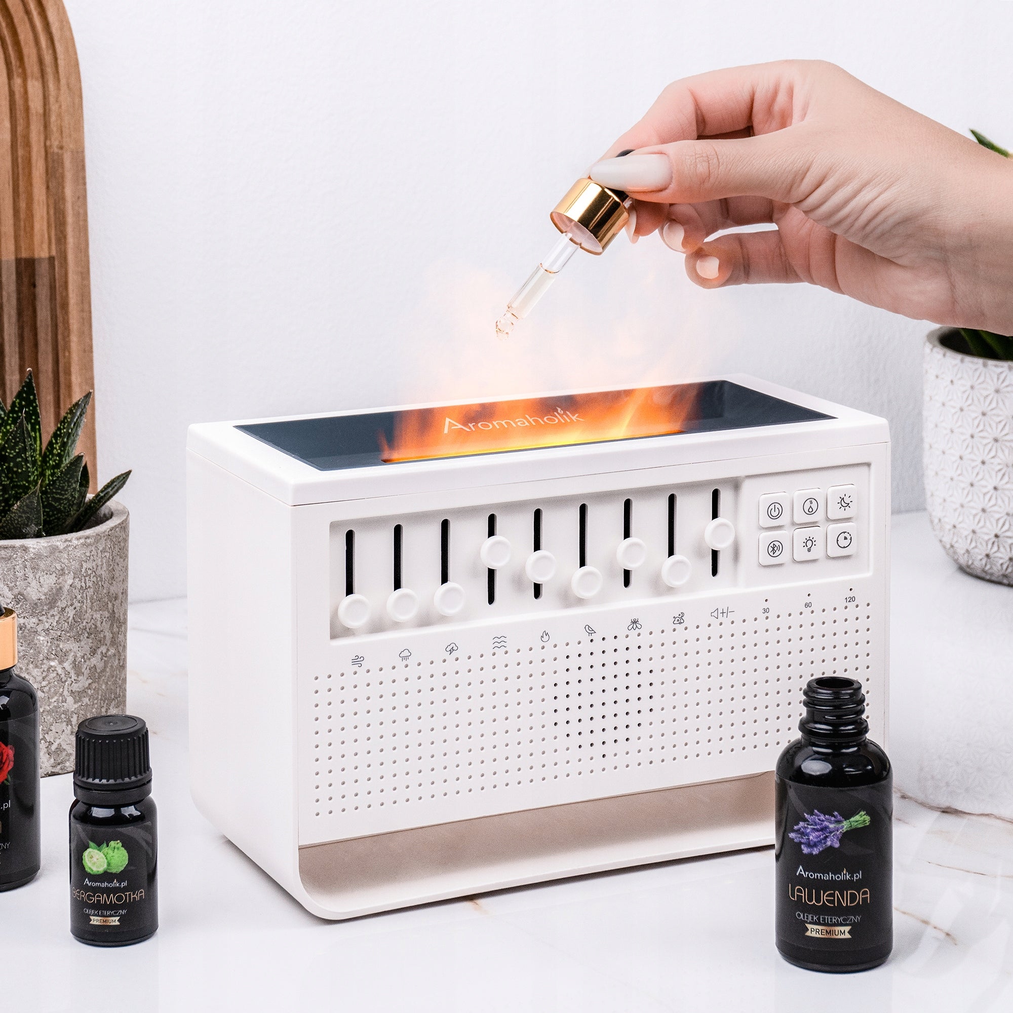 HUMIDIFIER + NATURAL OILS + SCENTED CANDLE - AROMATHERAPY Dominant color white