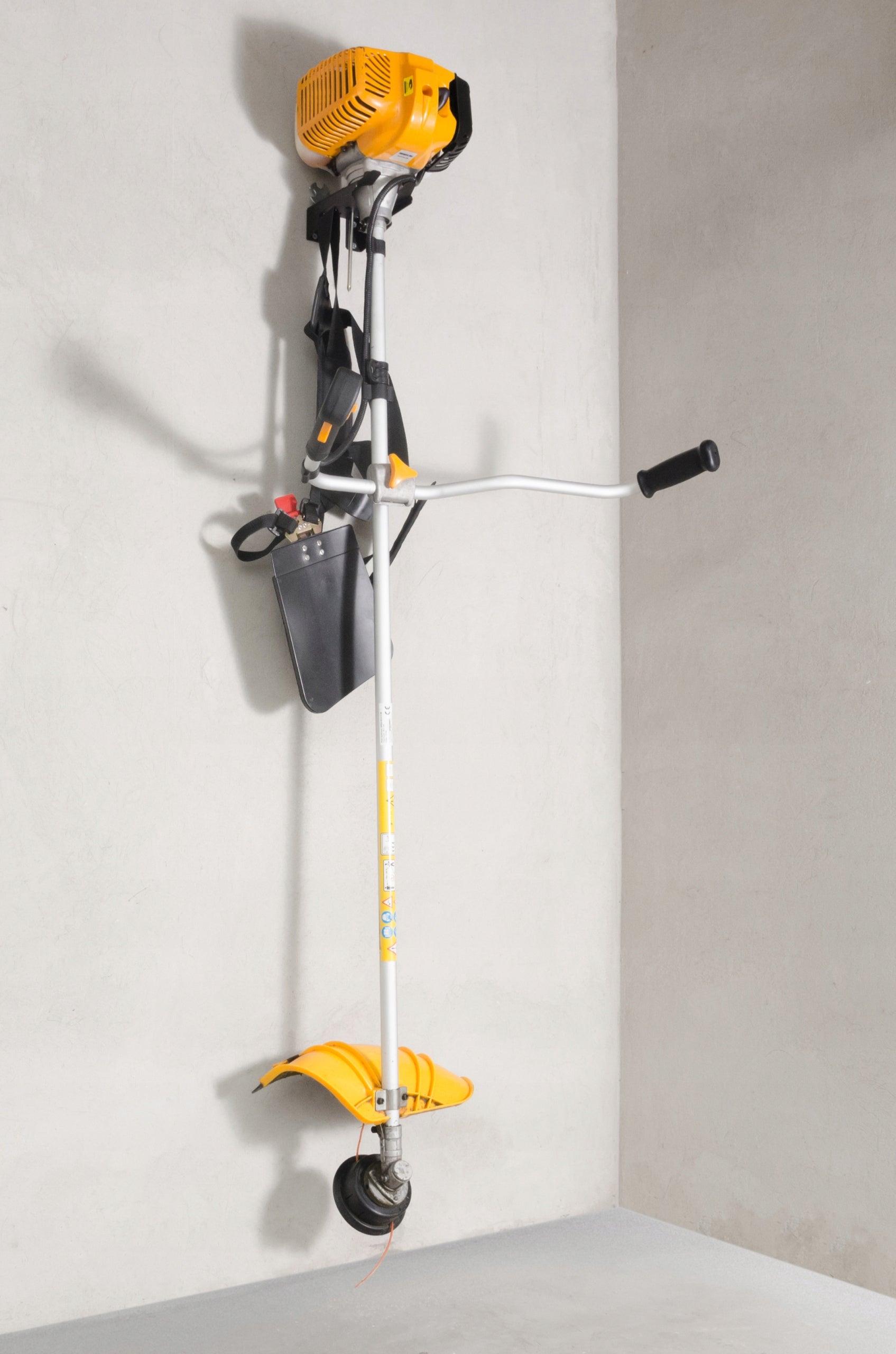 Hanger scythe holder combustion mower BRANDED Batteries included no