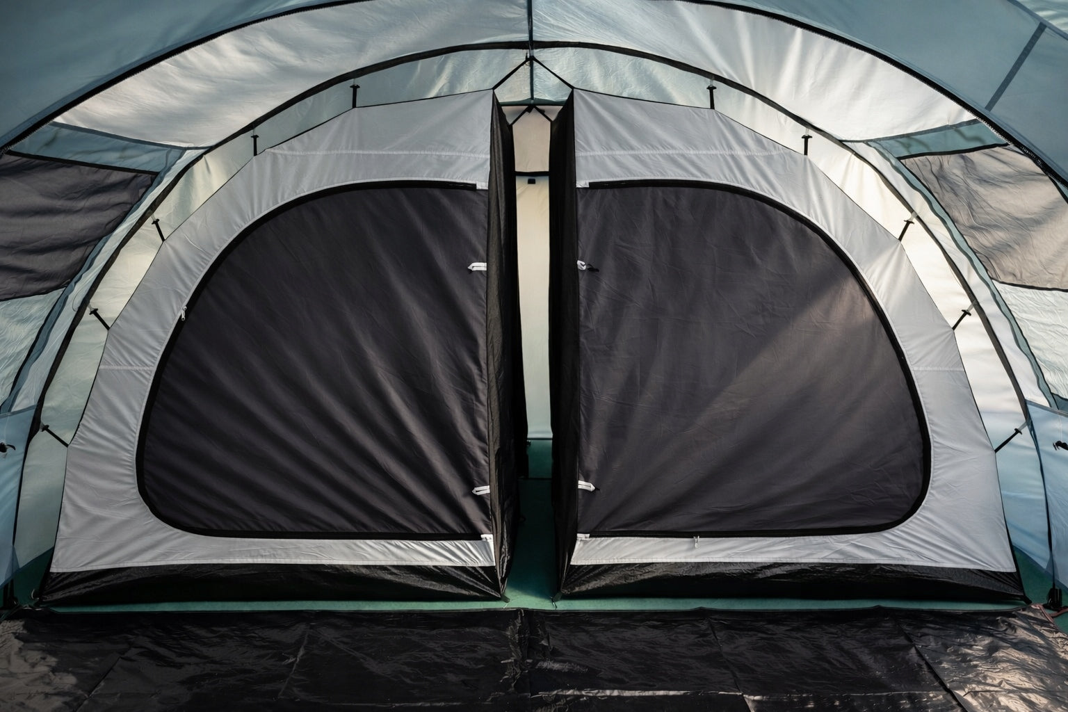 High Large Tent 16m² VERONA II XL 4 persons 5000mm Black cabins HIT SEASON Number of people 4