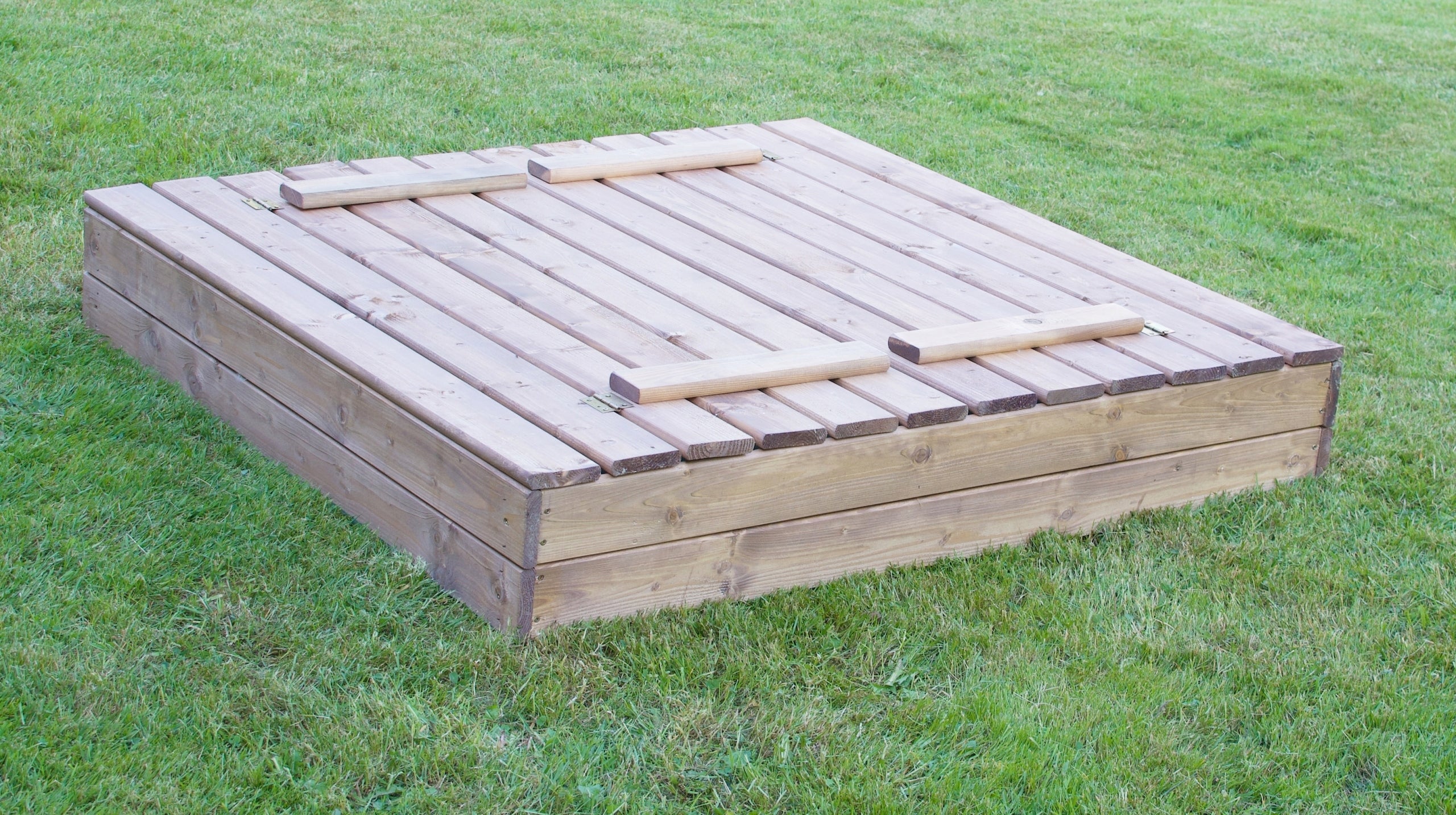 IMPREGNATED WOODEN SANDBOX, strong, lockable, benches, 120 cm + FREEBIES Kid's age 0+