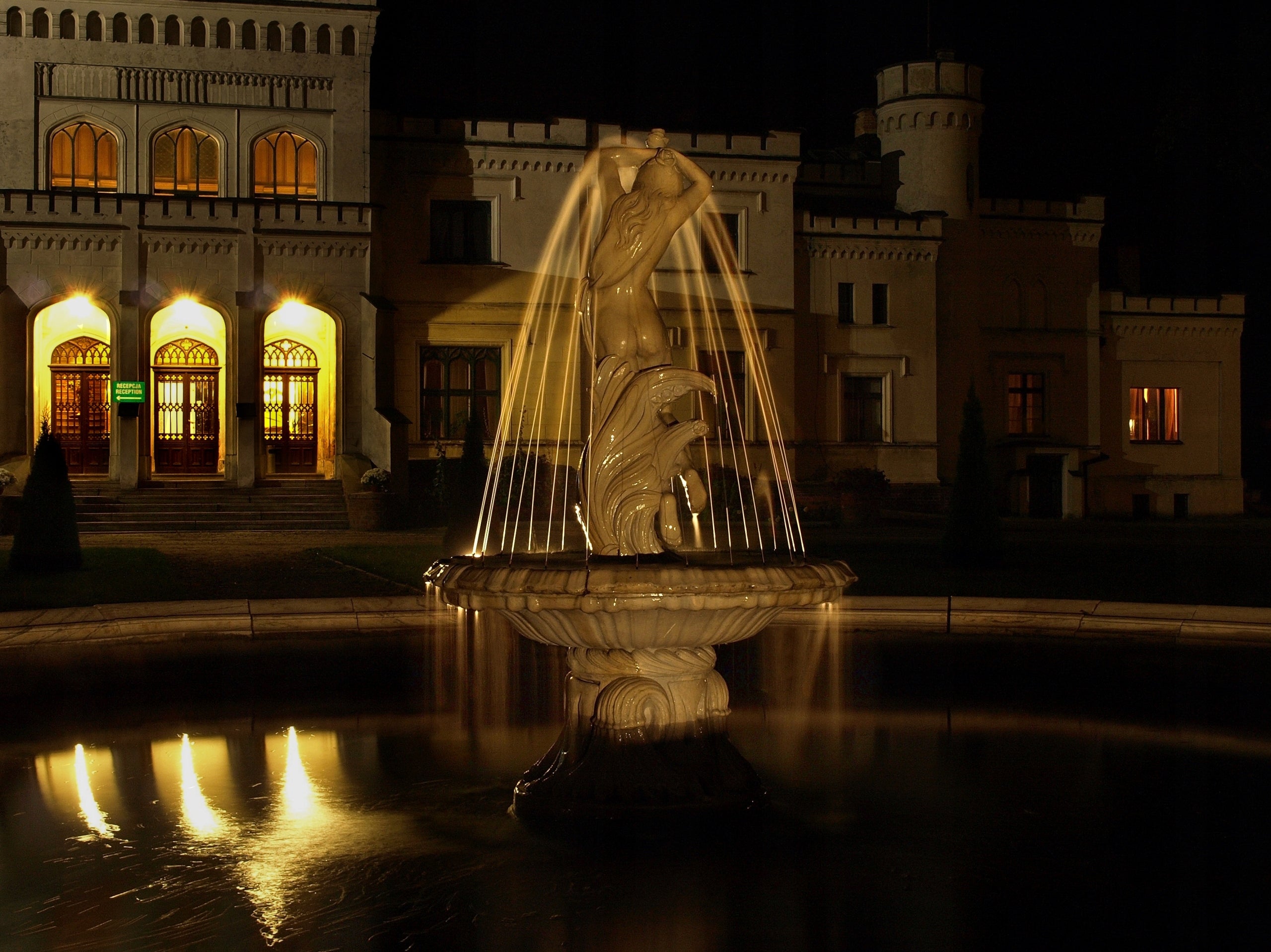 Isabelle Garden Fountain with Ring Concrete + Fountain Eye Marino Ø 445 cm Manufacturer code 2509 + 1054R