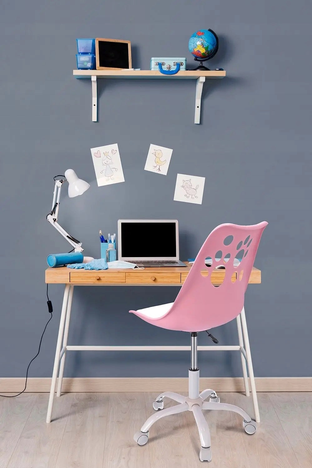 JOY 2 chair, pink seat, Jumi white cushion Model Krzesło JOY 2, siedzisko różowe, poduszka biała