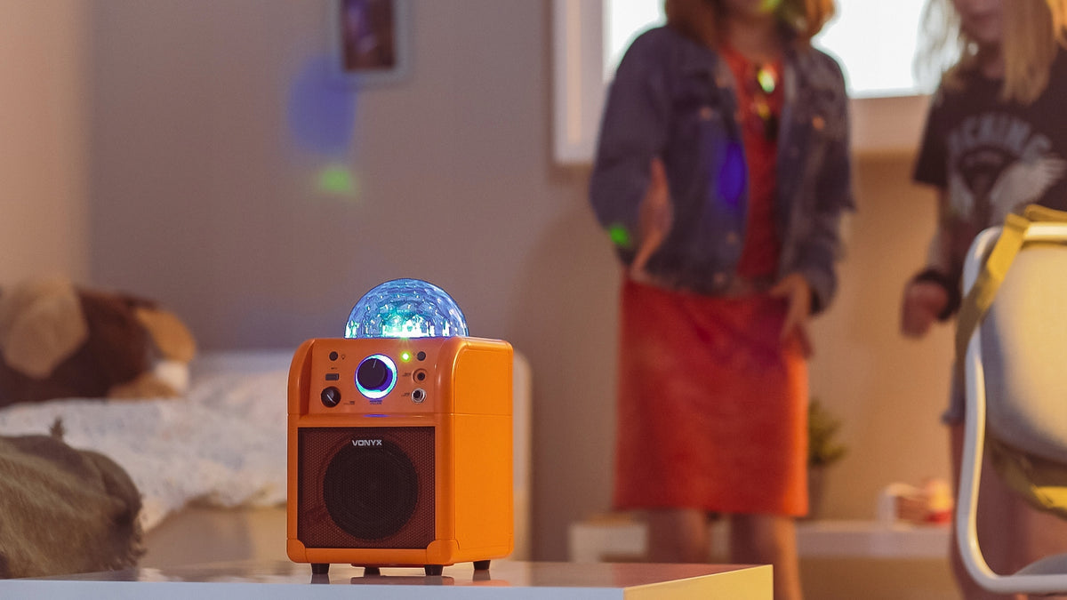 KARAOKE LED USB BT Speaker Battery + MICROPHONE Batteries included yes