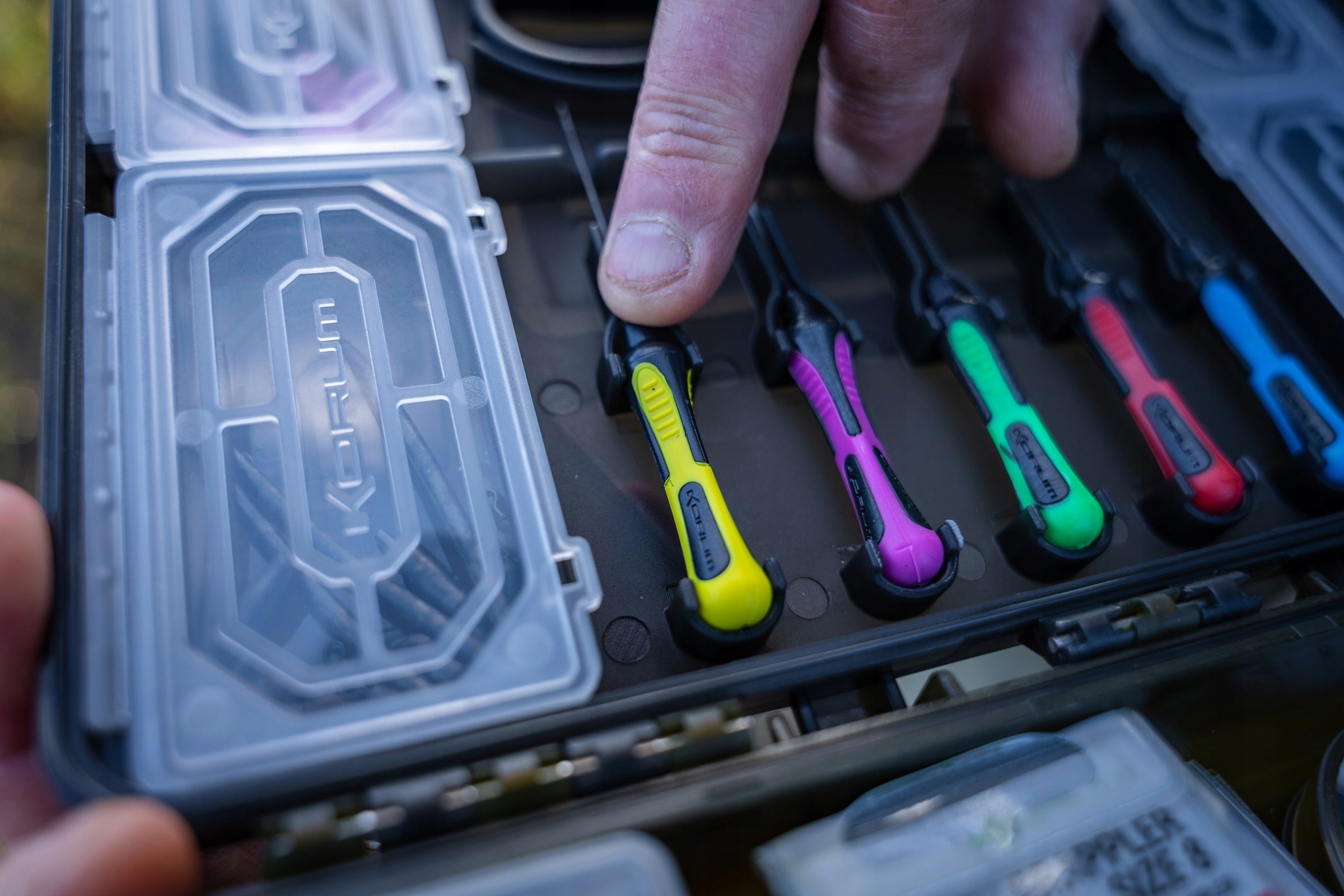 KORUM BOX FOR AKCESORIA TACKLE SLIM BLOX - FULLY LOADED + NEEDLES + SCISSORS Kind box