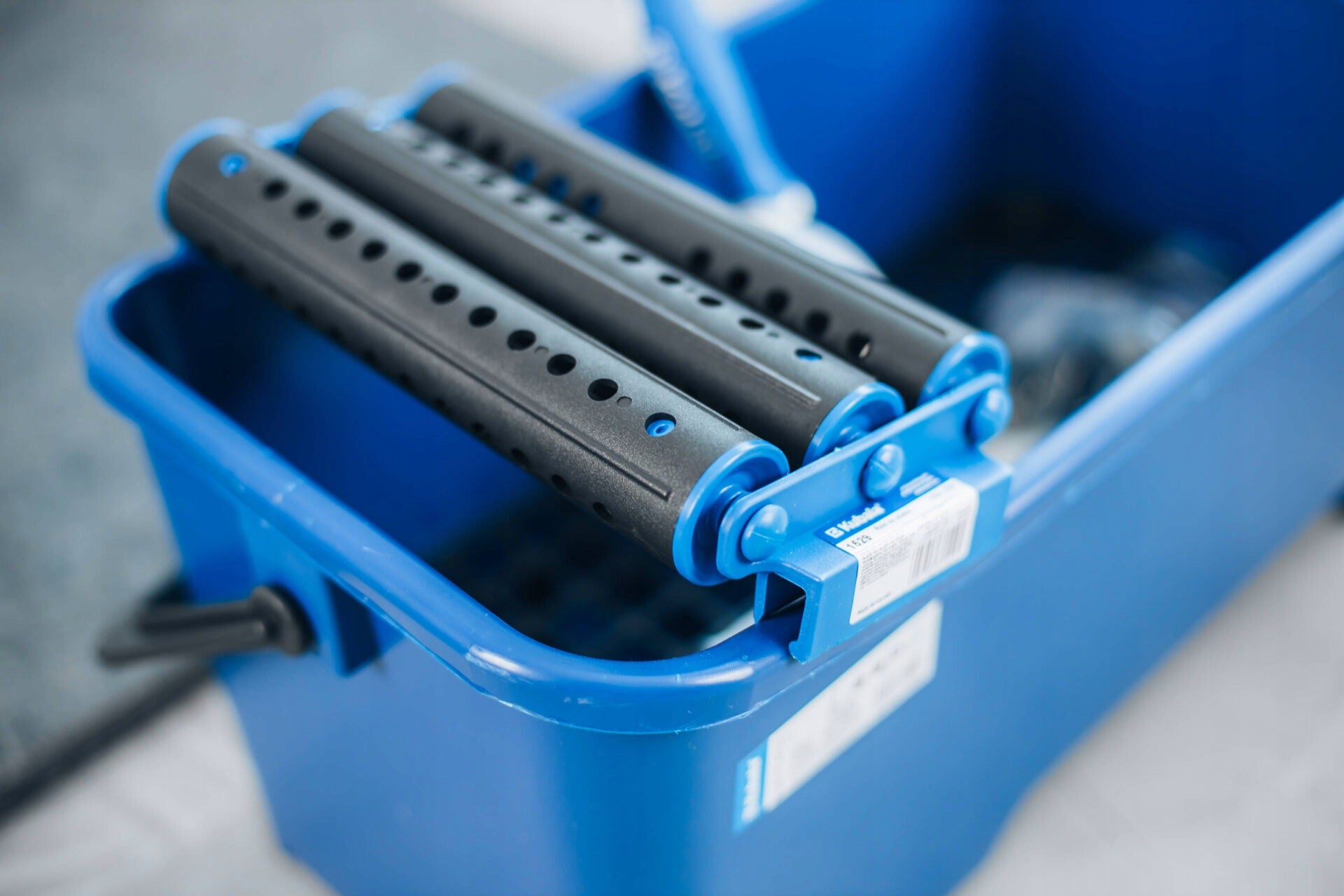 KUBALA GLAZING BUCKET FOR GROUTING WITH ROLLERS GRILLE TROWEL SET OF 7 el. Packaging status original