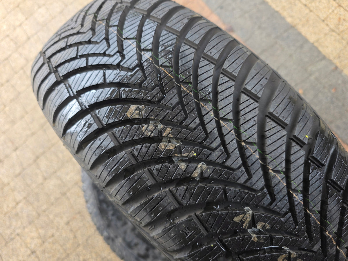 KUMHO SOLUS 4S HA32 185 55 16 Season all-season