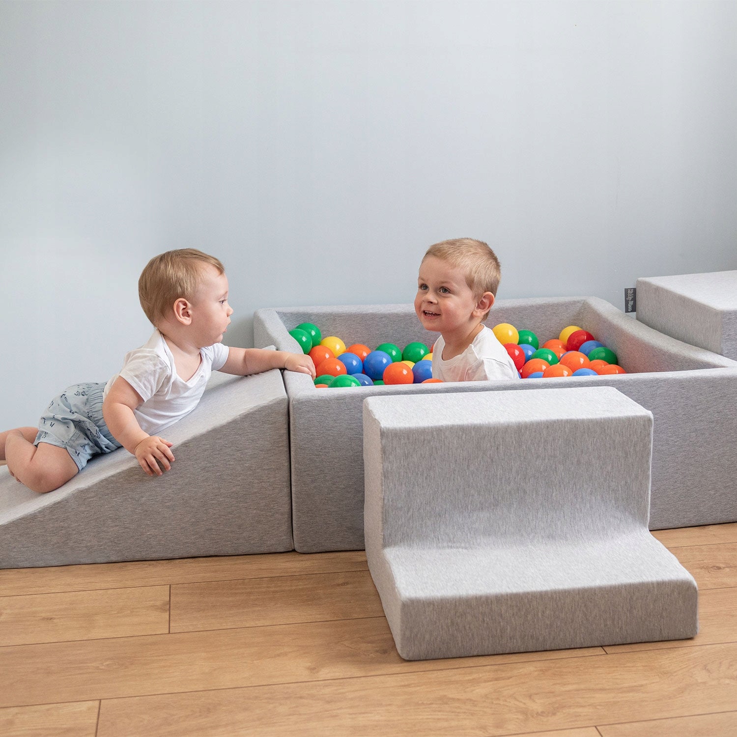 KiddyMoon Dry Pool Square 300 Balls Color multicolor
