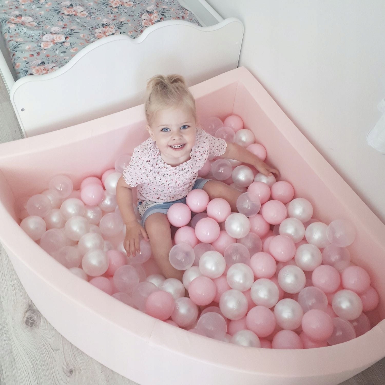 KiddyMoon Dry Triangular Pool For Children 200 Balls Gender boys girls